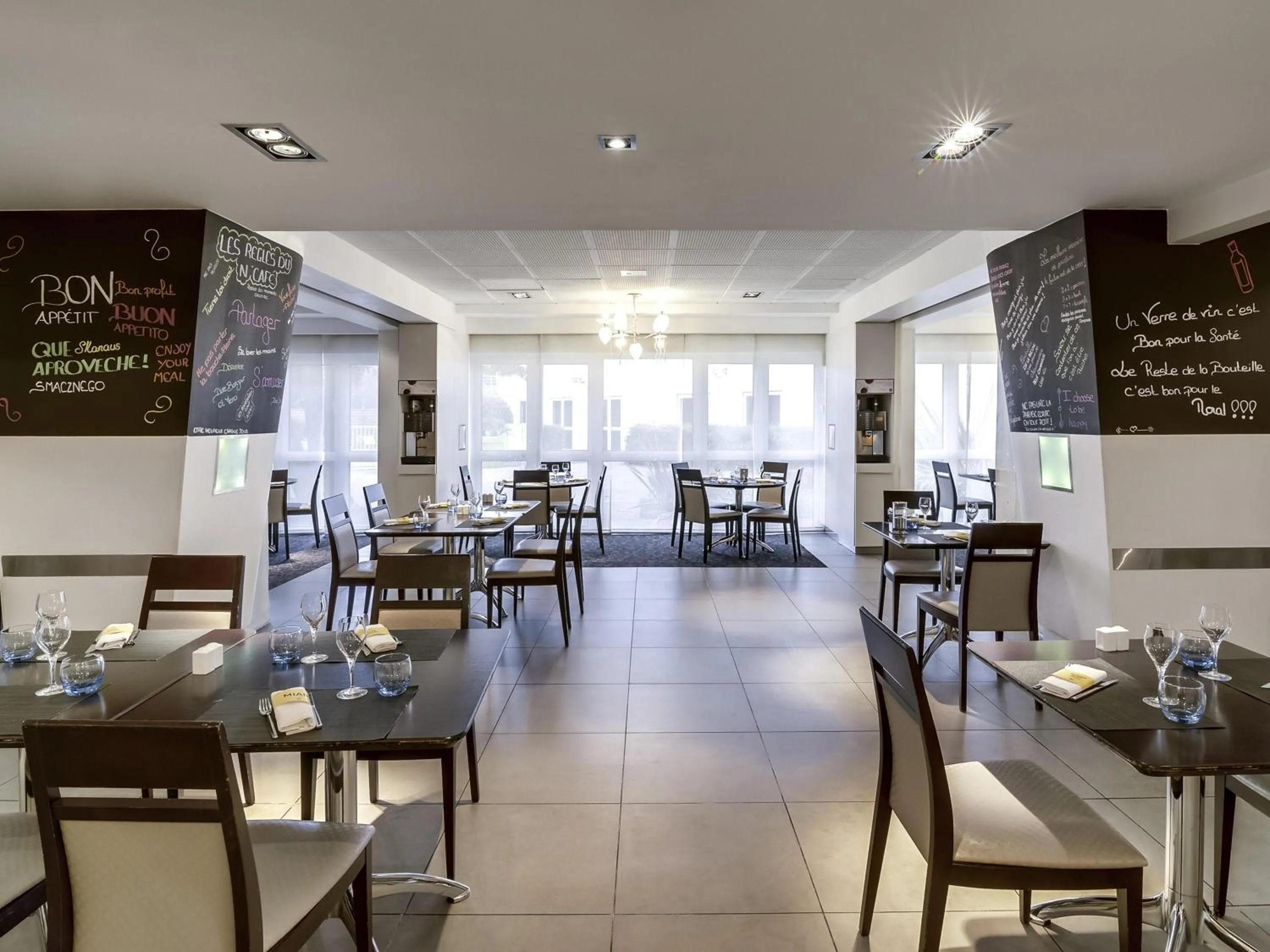 Restaurant/places to eat in Novotel Paris Orly Rungis Aéroport