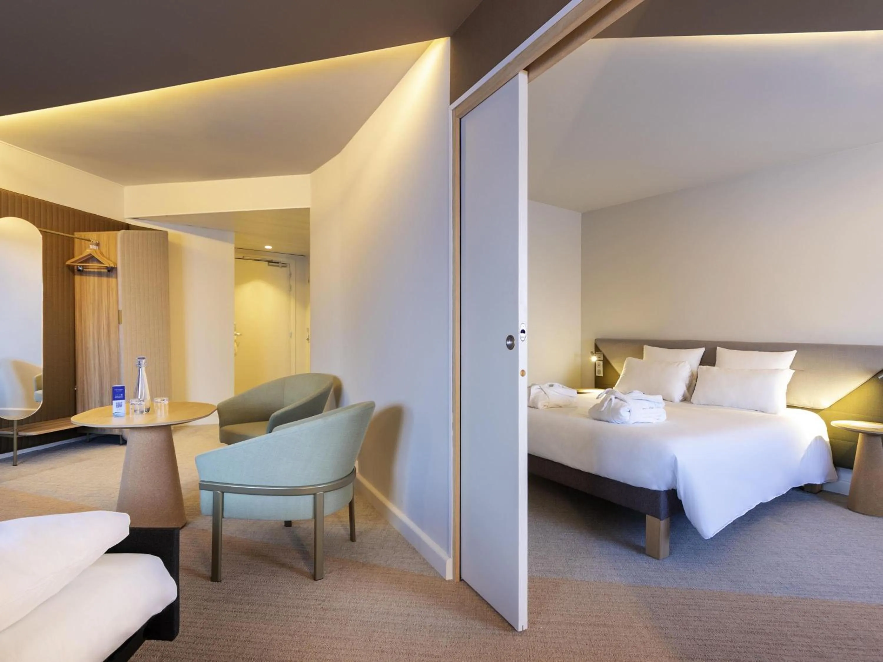 Bedroom, Bed in Novotel Paris Orly Rungis Aéroport