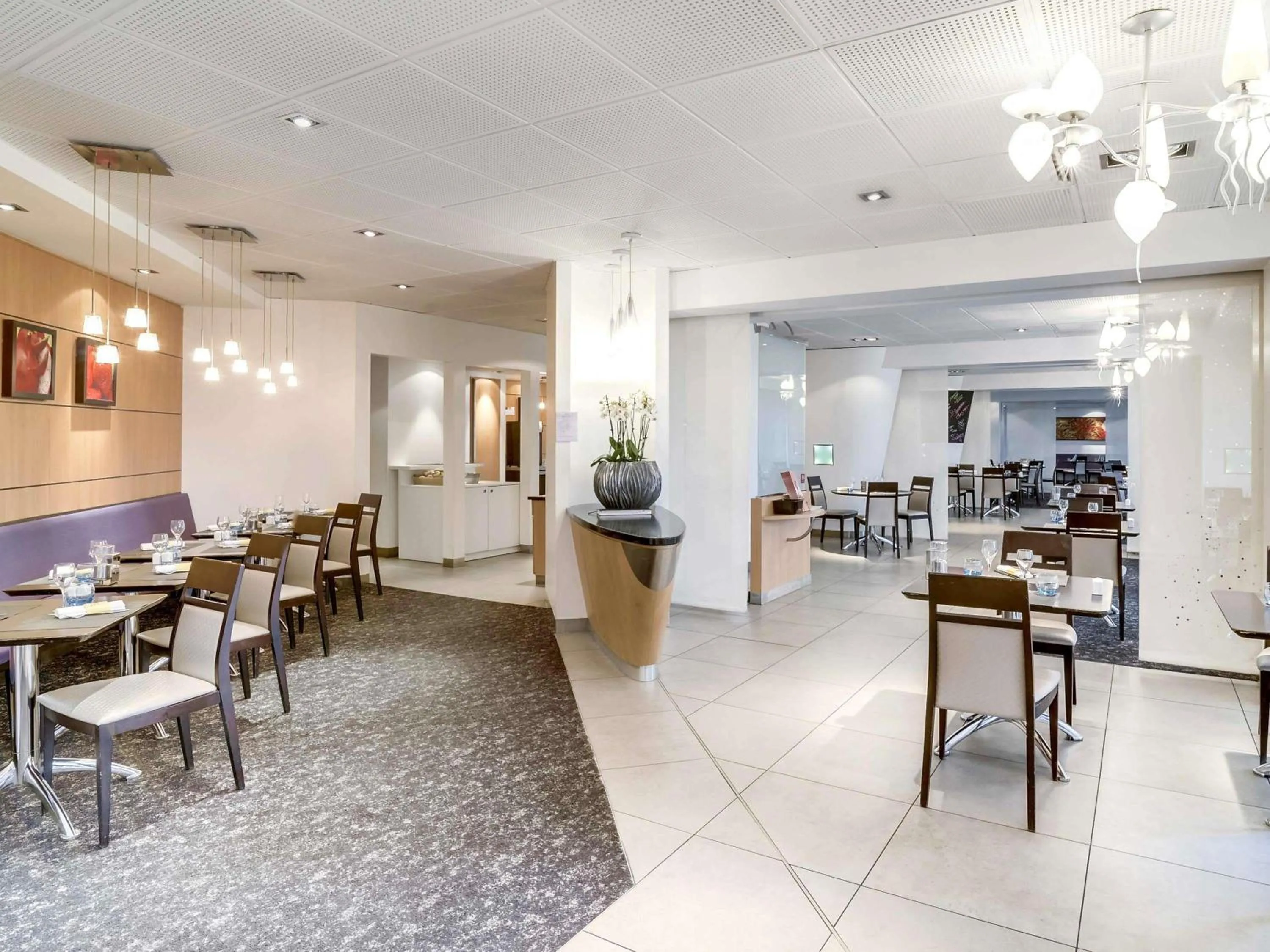 Restaurant/places to eat in Novotel Paris Orly Rungis Aéroport