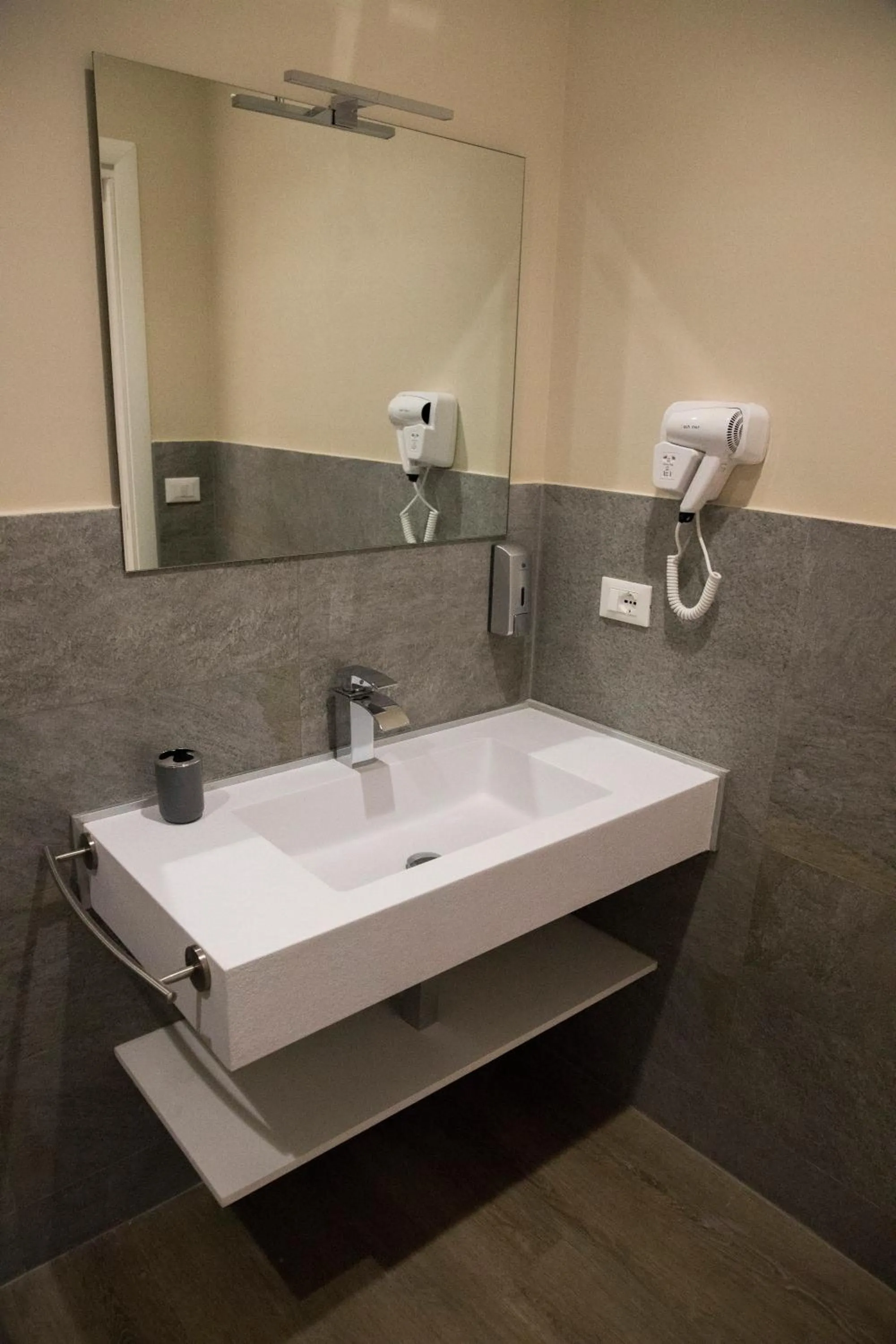 Bathroom in Tre Fontane