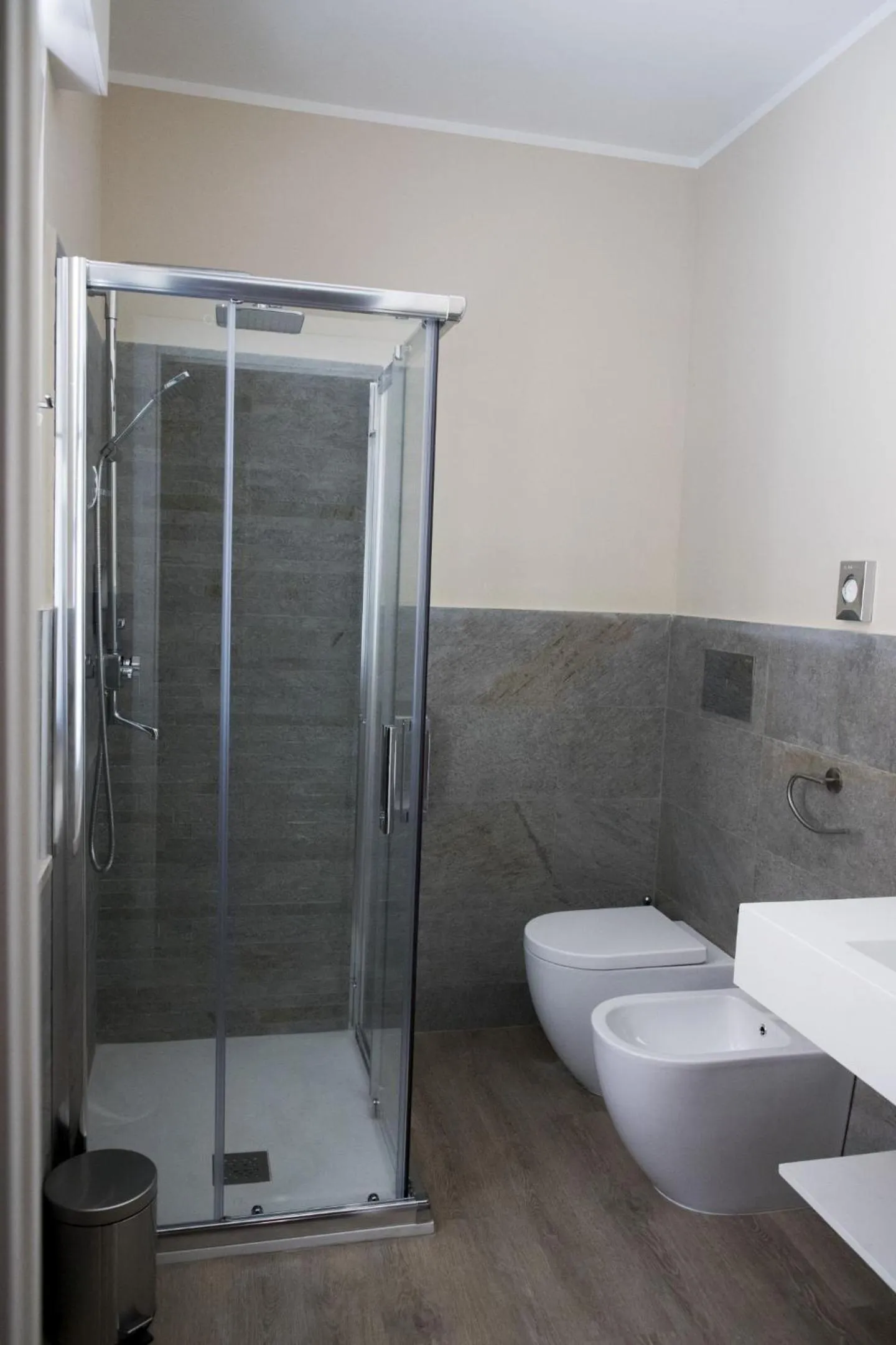 Shower in Tre Fontane