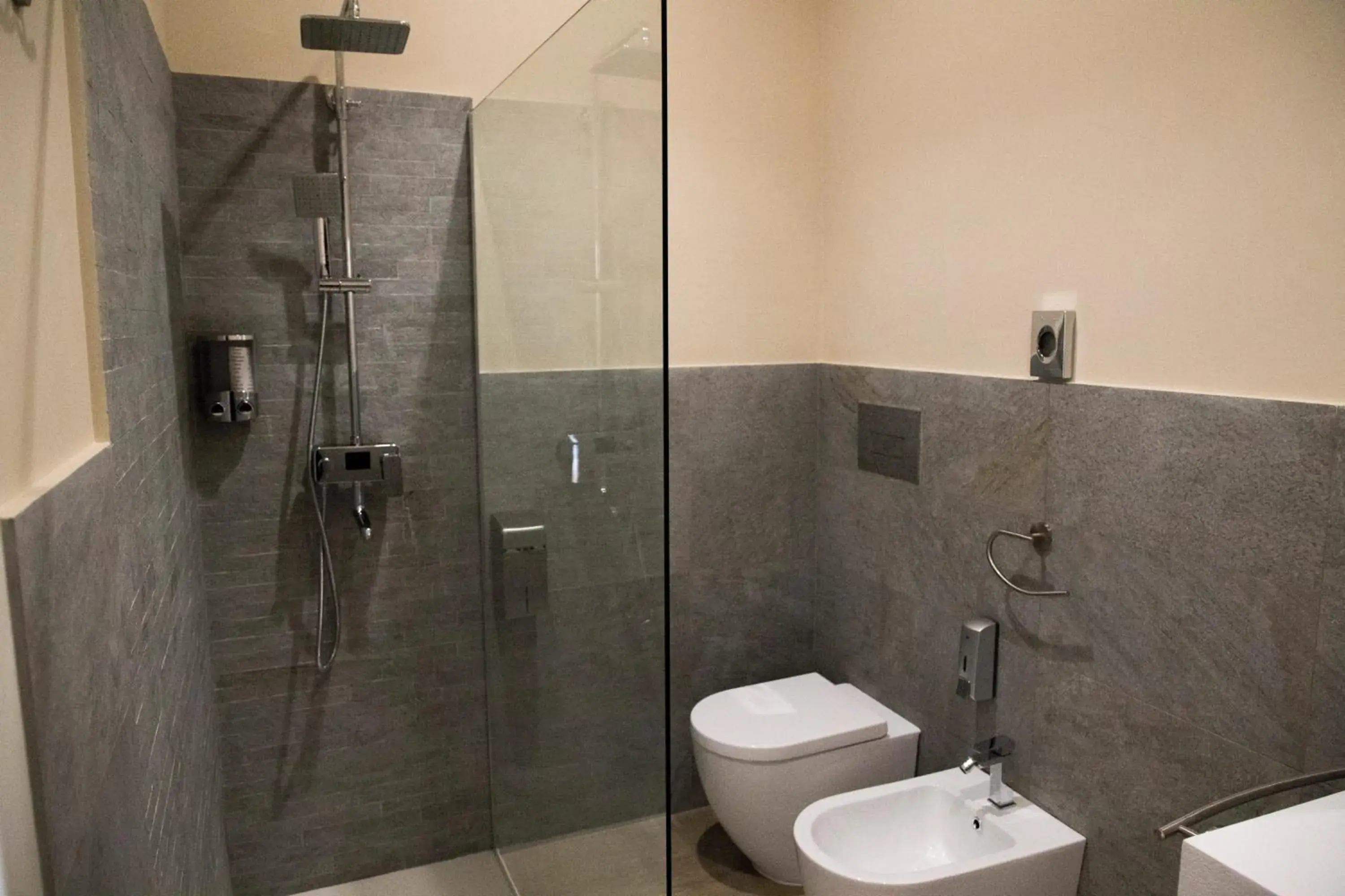 Double Room with Private Bathroom - single occupancy in Tre Fontane Double Room with Private Bathroom - single occupancy in Tre Fontane
