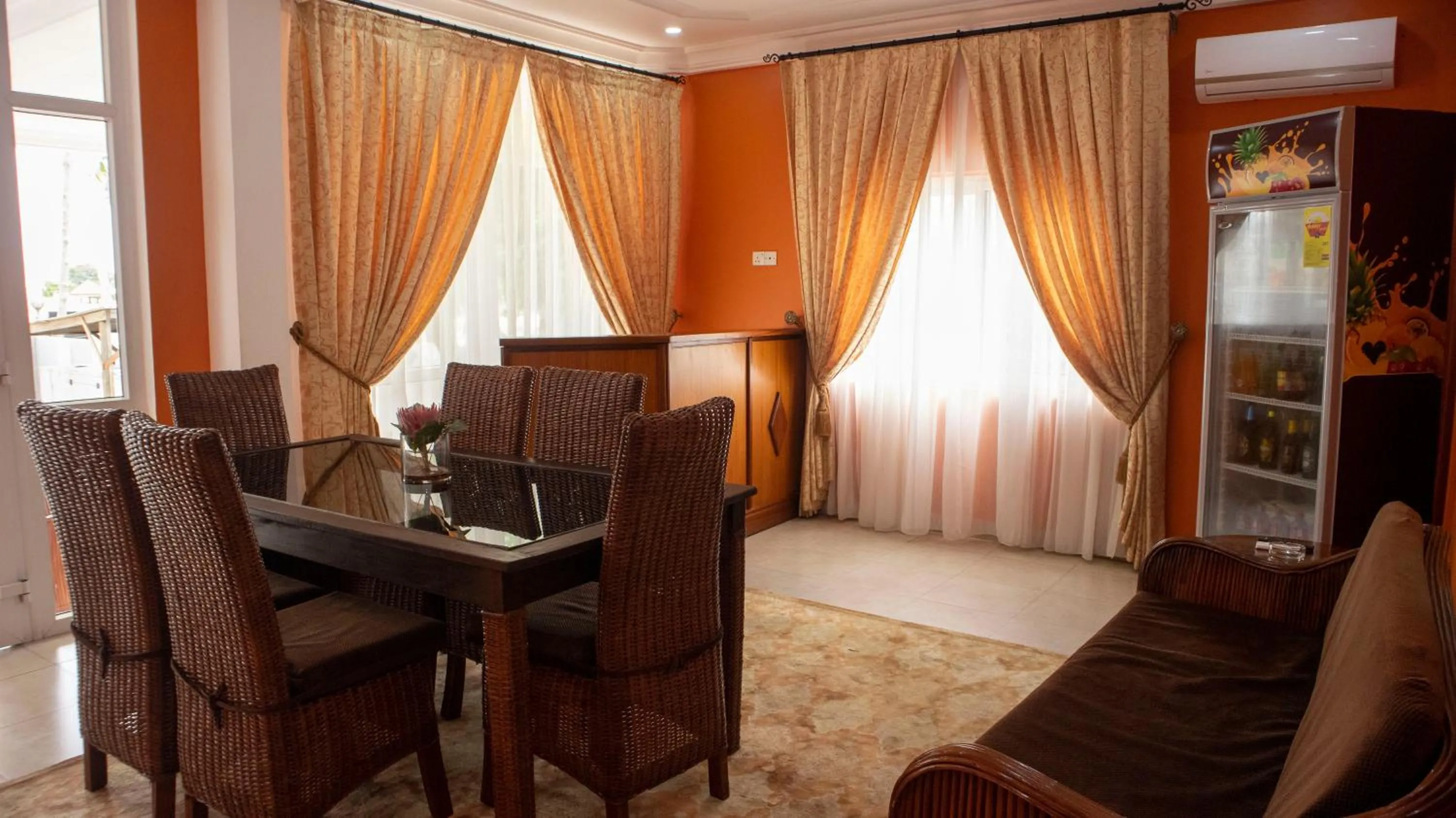 Lounge or bar in His Majesty's Hotel and Apartments