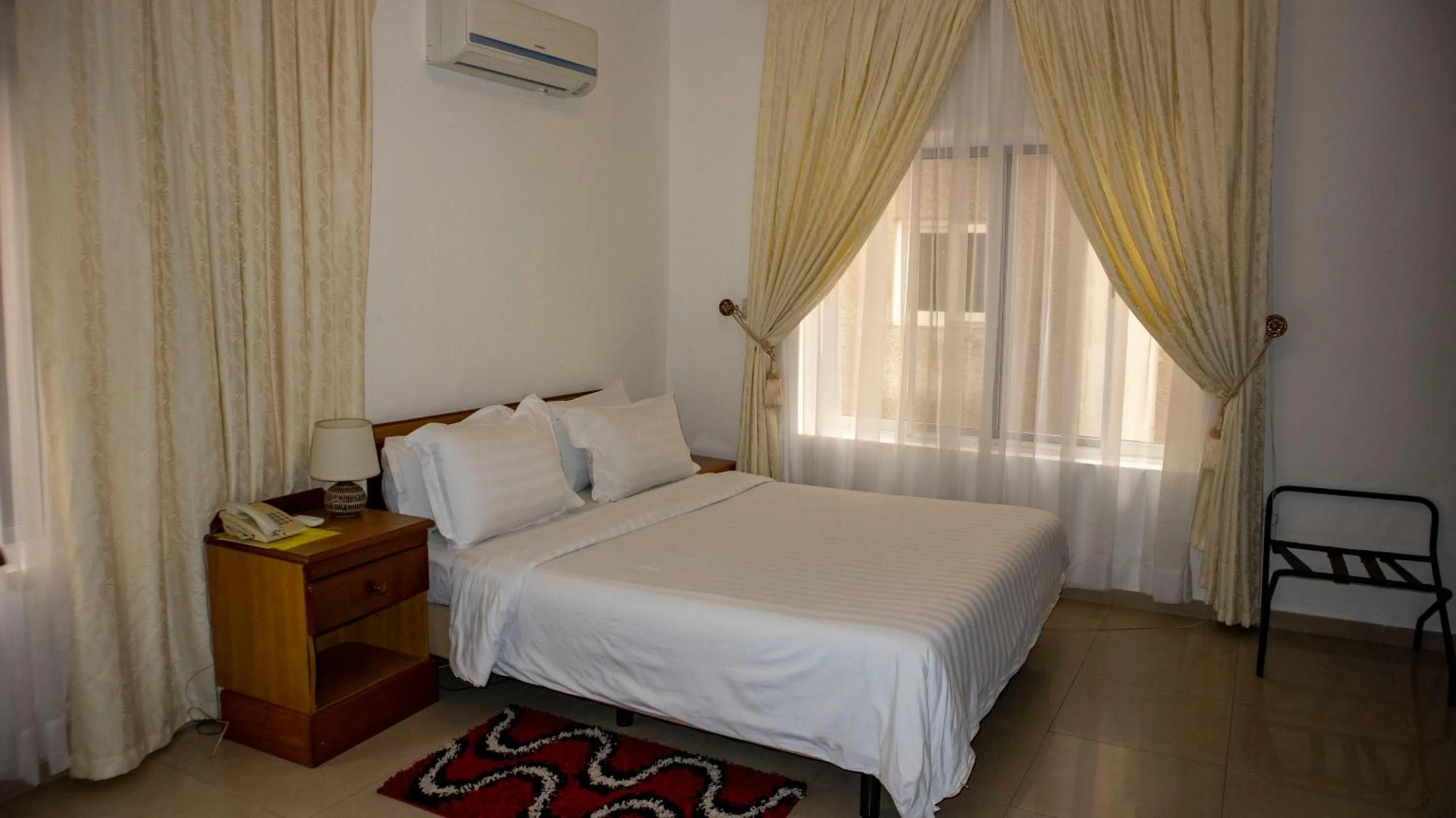 Other, Bed in His Majesty's Hotel and Apartments