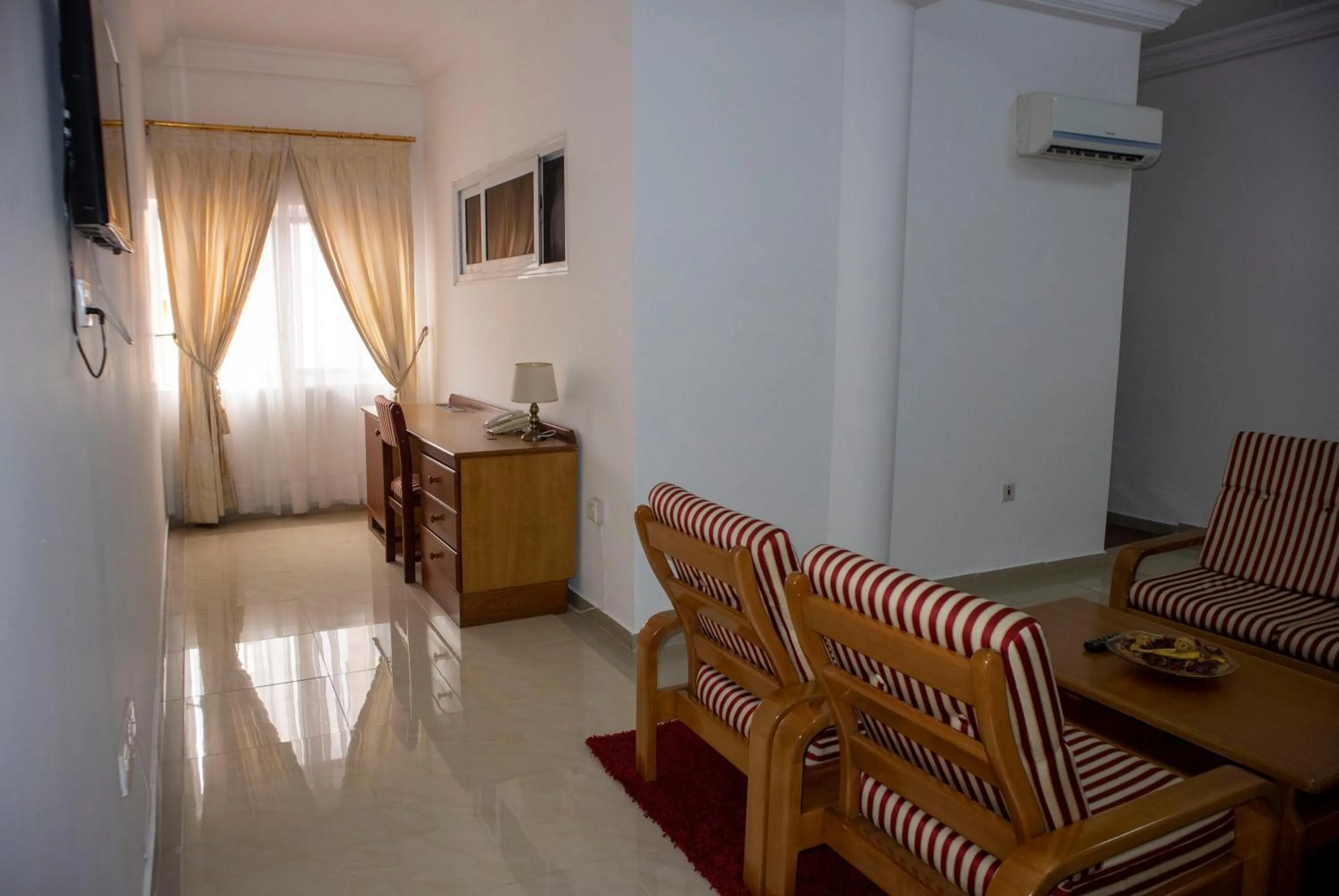 Living room in His Majesty's Hotel and Apartments