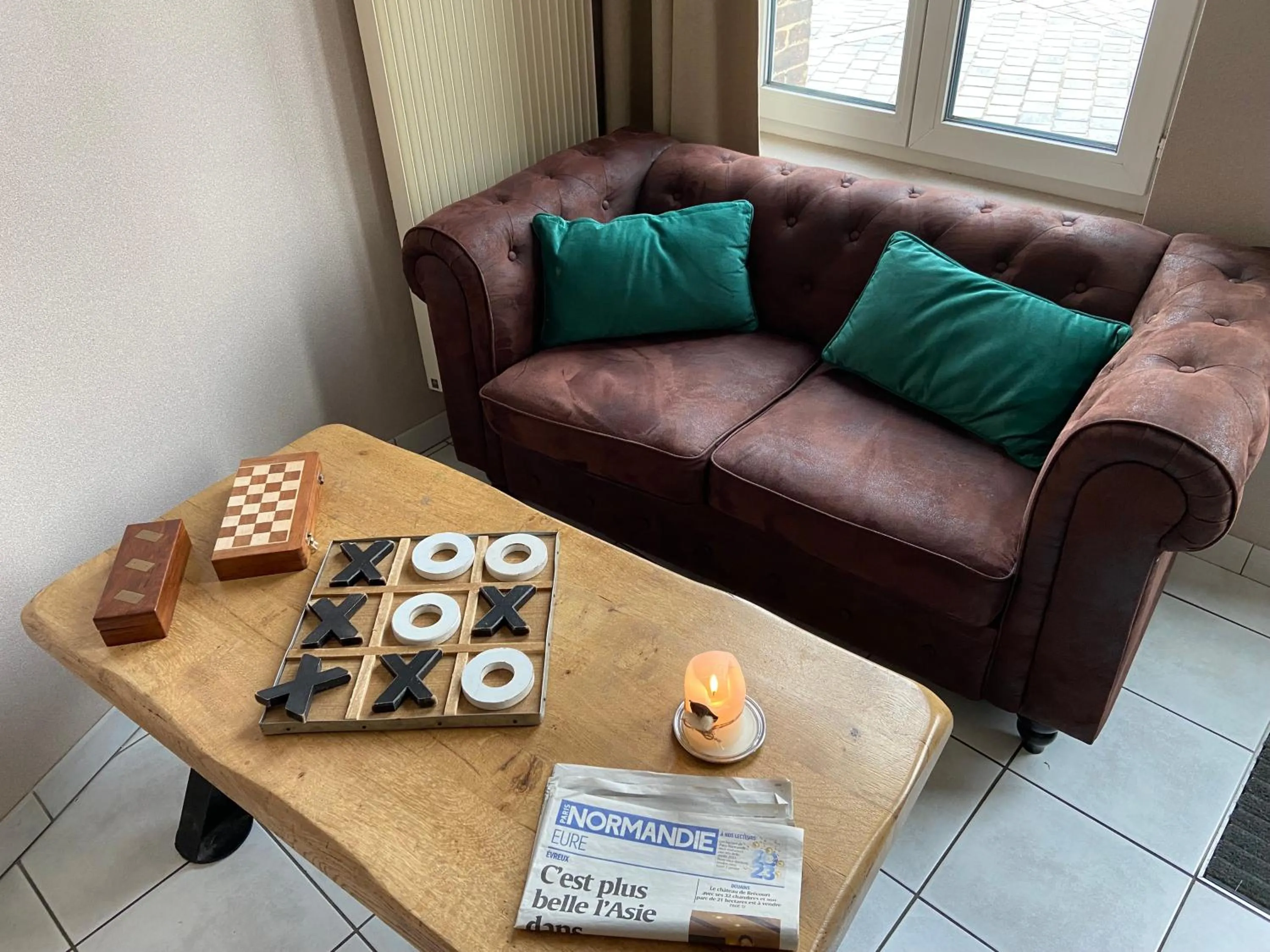 Seating area in Logis Hôtel Restaurant SPA Le Tosny