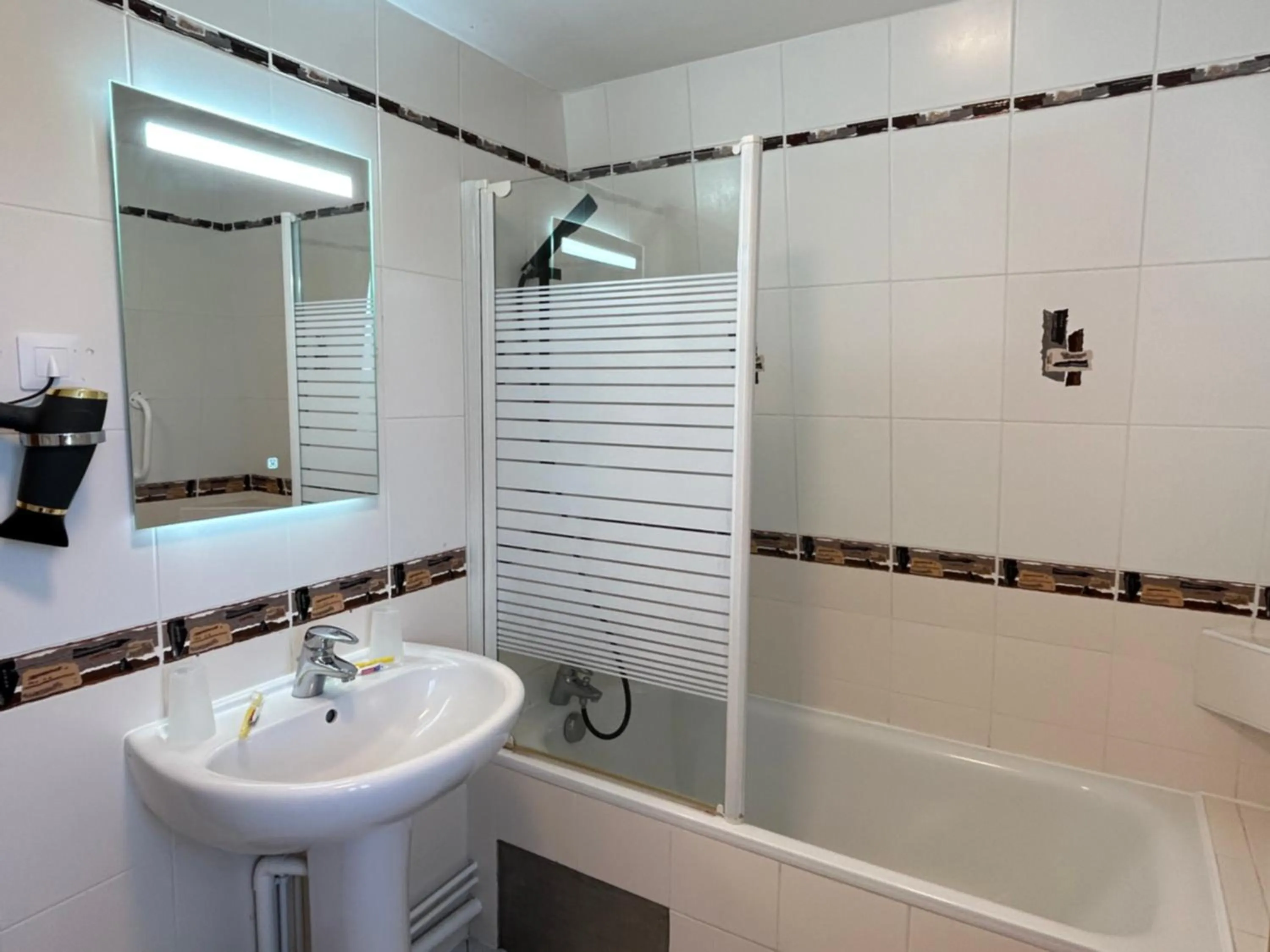 Logis Hôtel Restaurant SPA Le Tosny