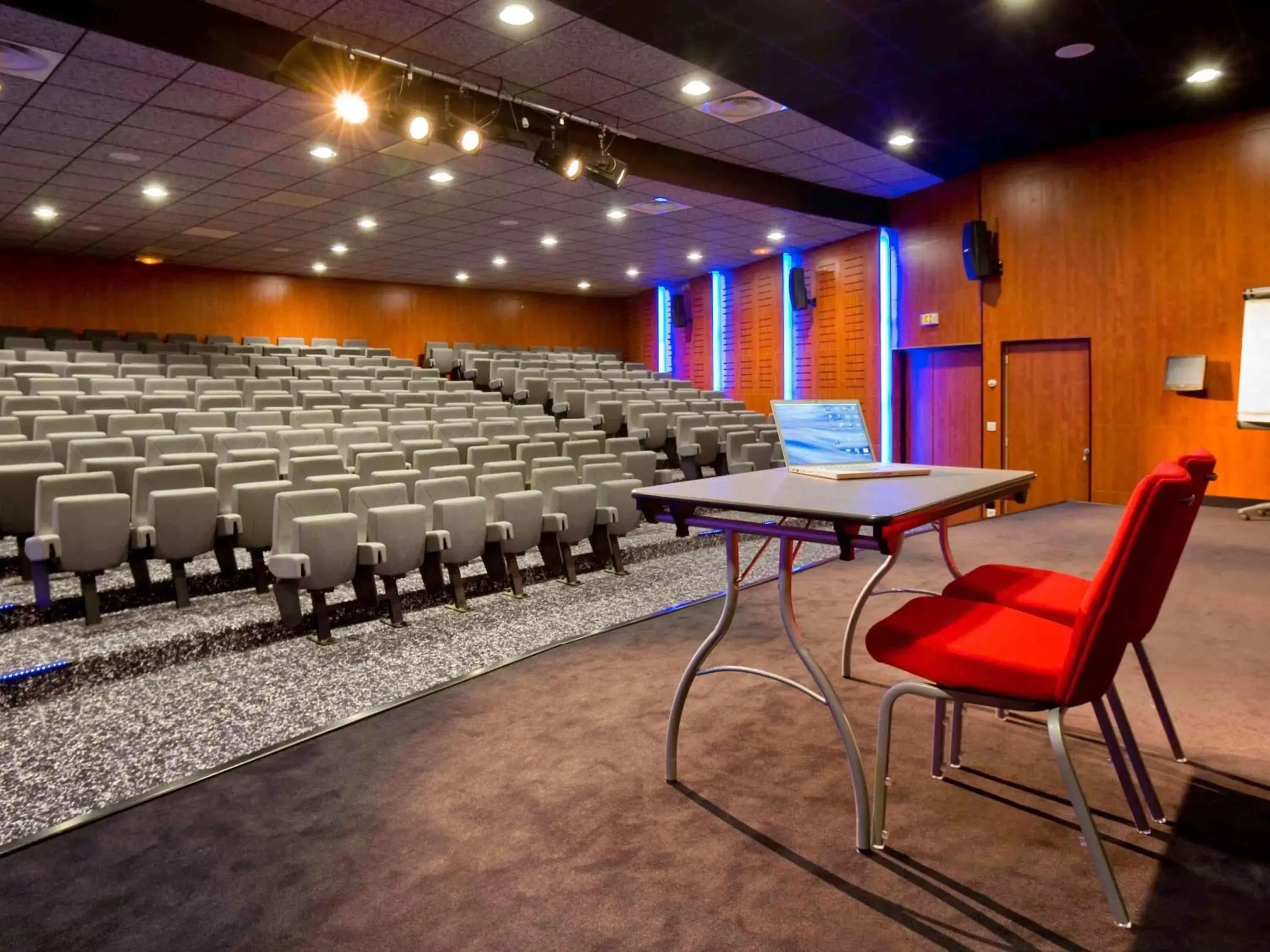 Lounge or bar in Mercure Quimper Centre Lounge or bar in Mercure Quimper Centre