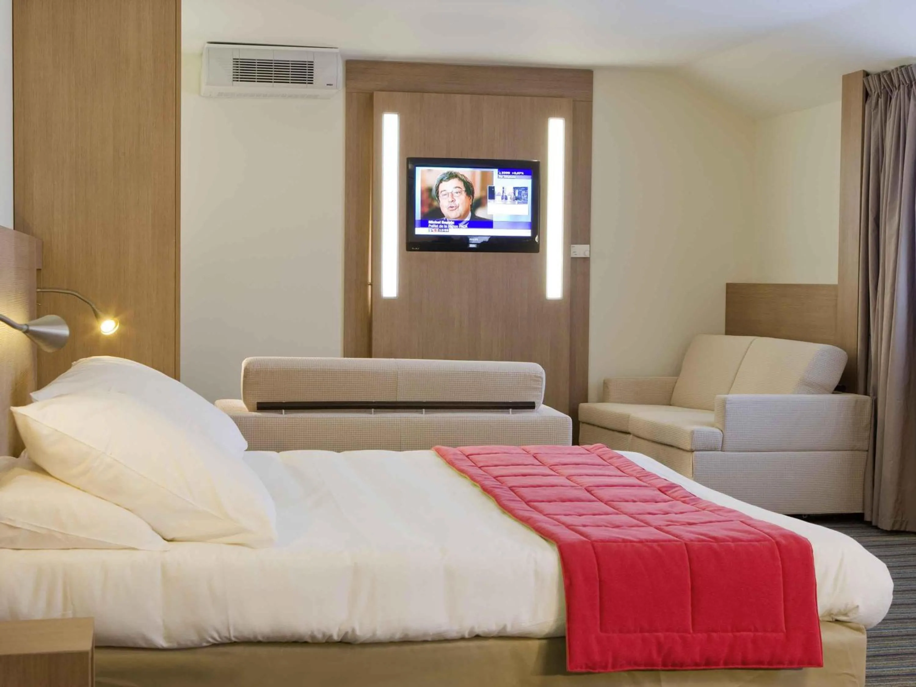 Bedroom, Bed in Mercure Quimper Centre