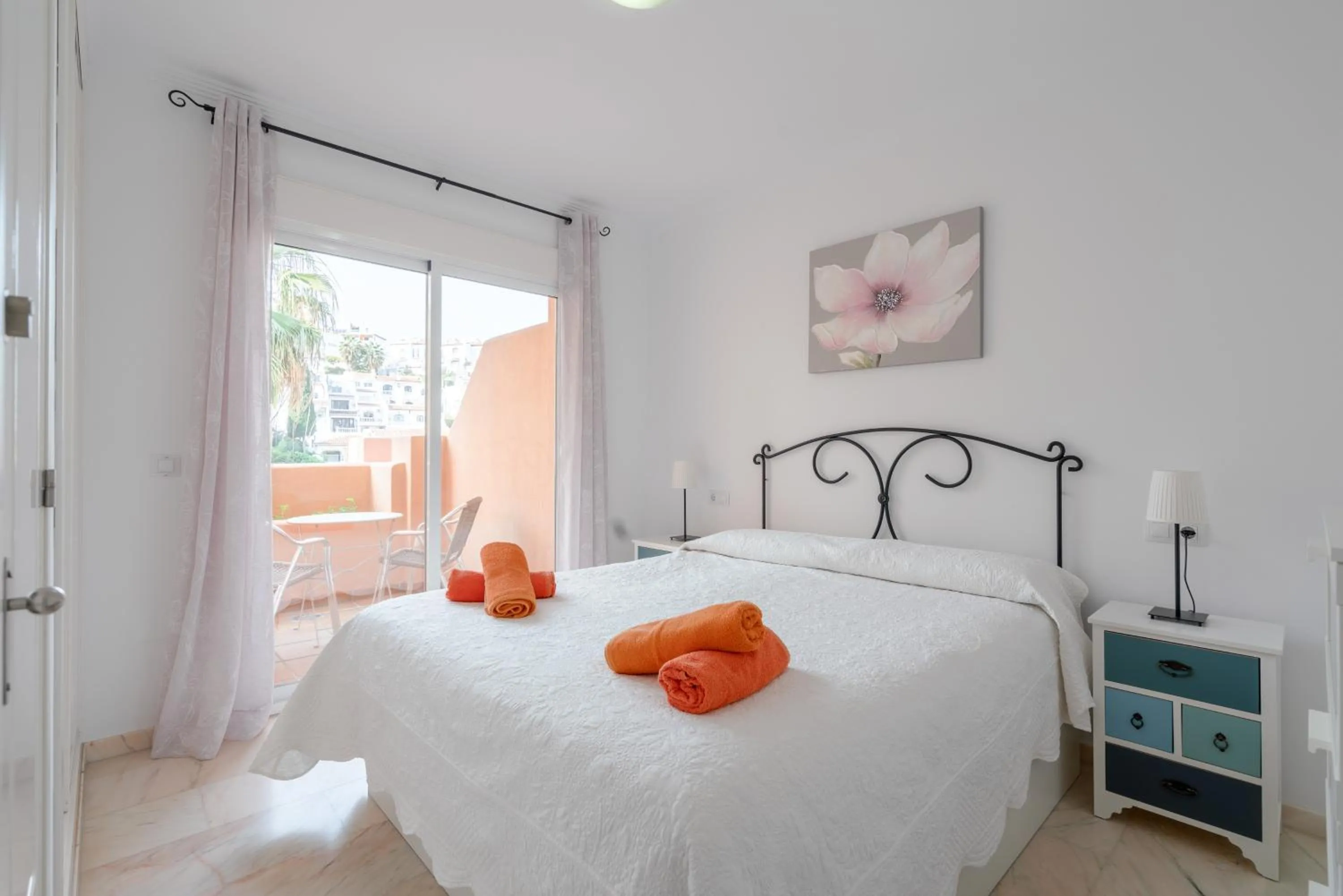 Living room, Bed in Apartamento Ibn sadi14