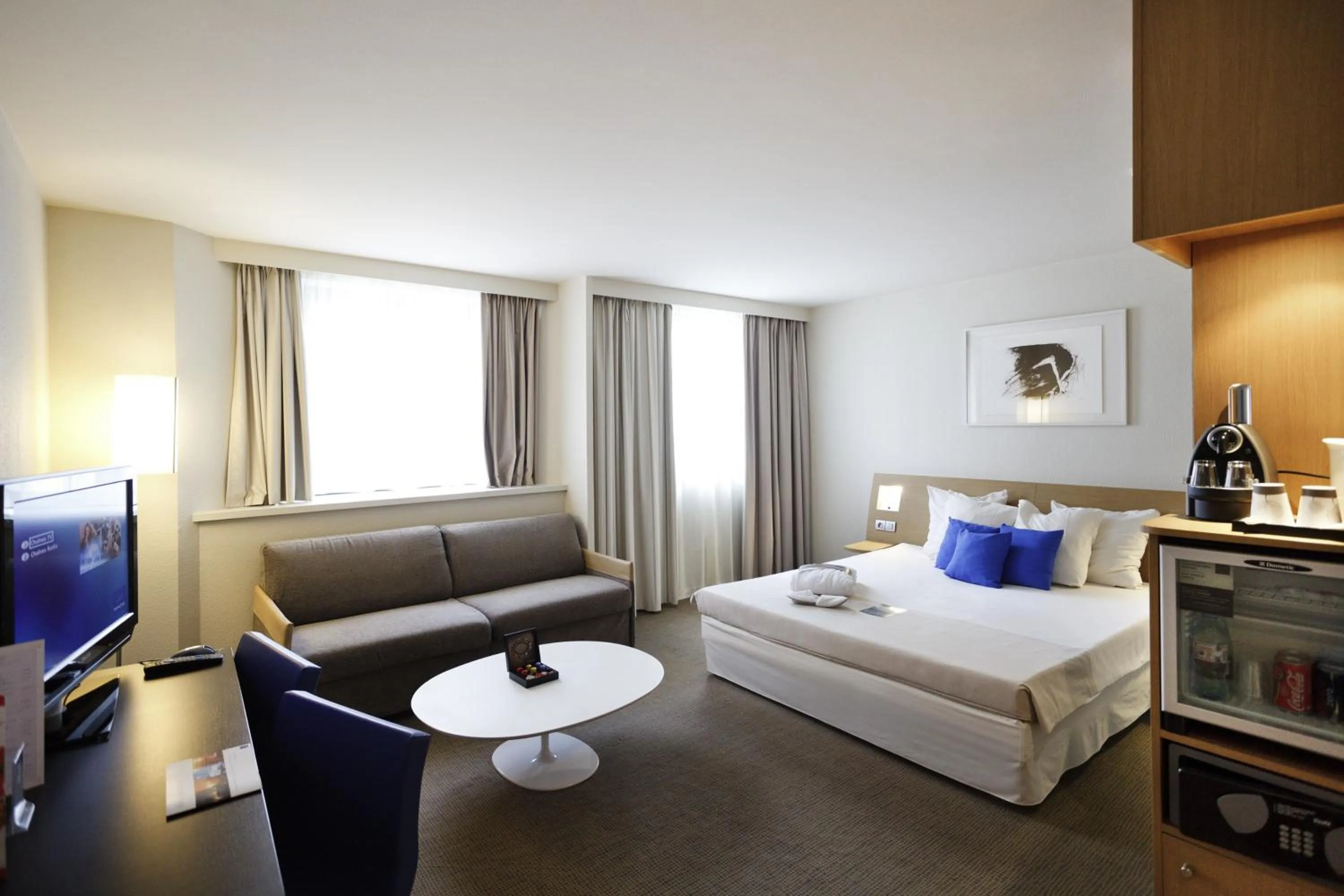 Photo of the whole room, Bed in Novotel Paris Pont De Sevres