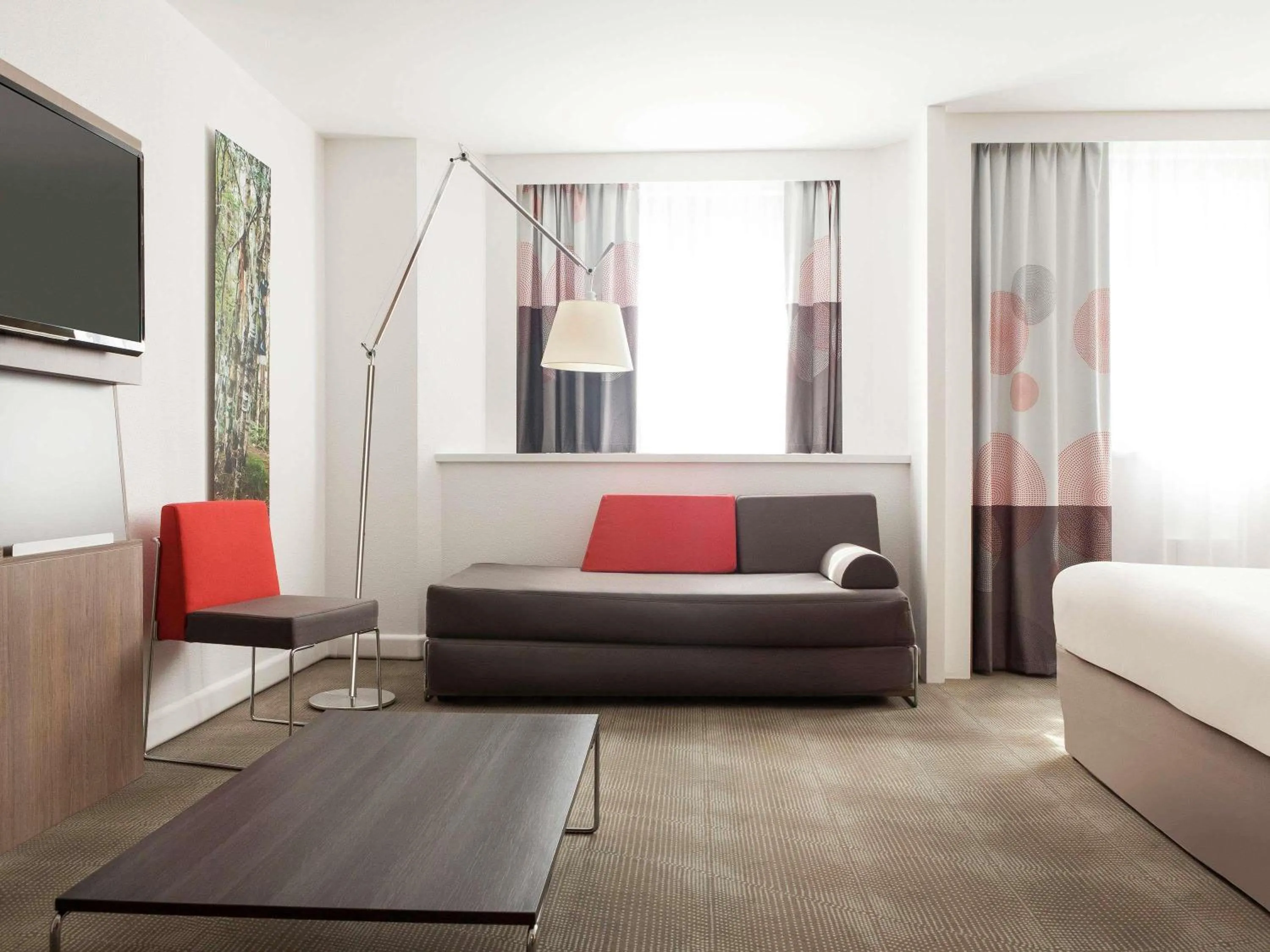 Bedroom, Bed in Novotel Paris Pont De Sevres