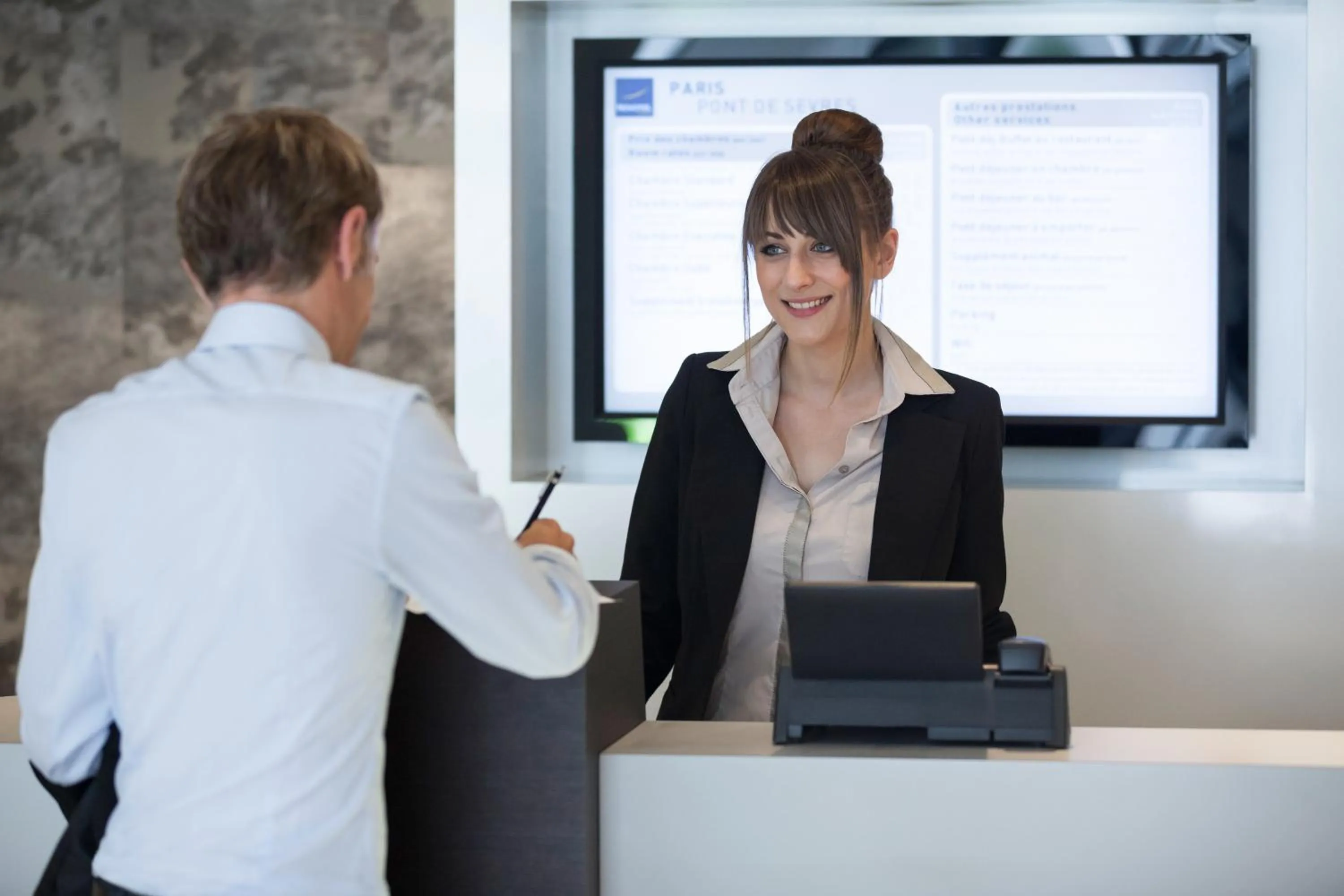 Lobby or reception in Novotel Paris Pont De Sevres