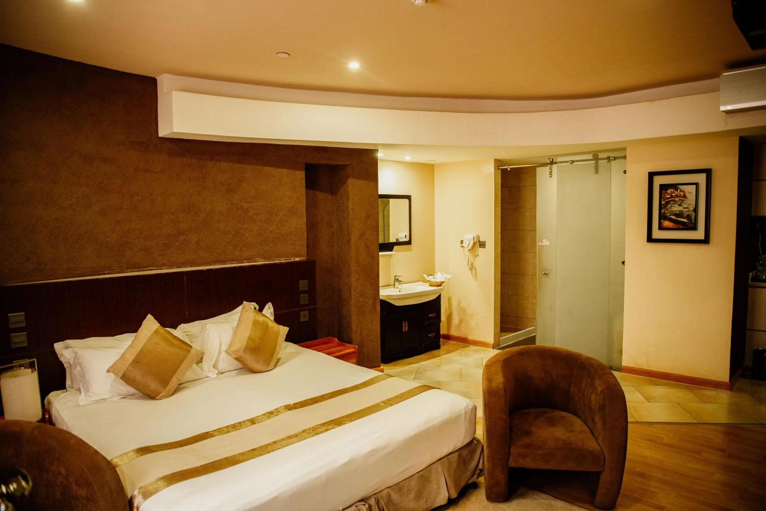 Photo of the whole room, Bed in SG Premium Resort