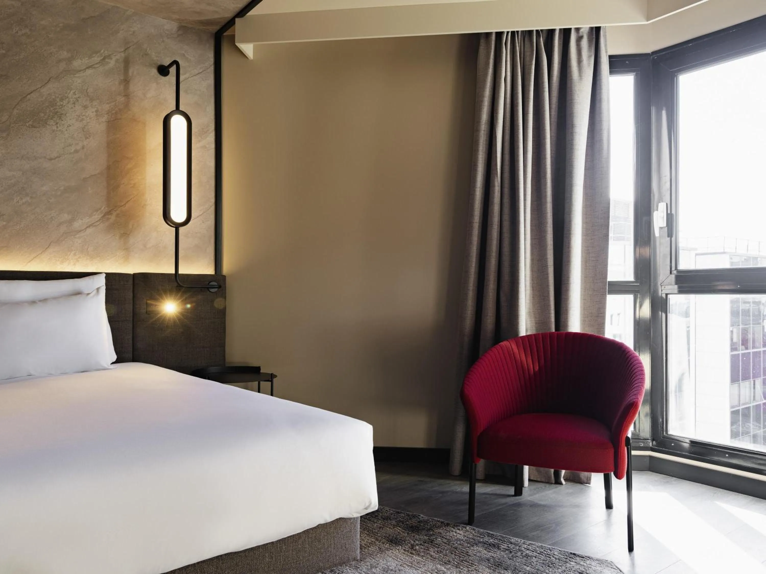 Bedroom, Bed in Novotel Paris Suresnes Longchamp