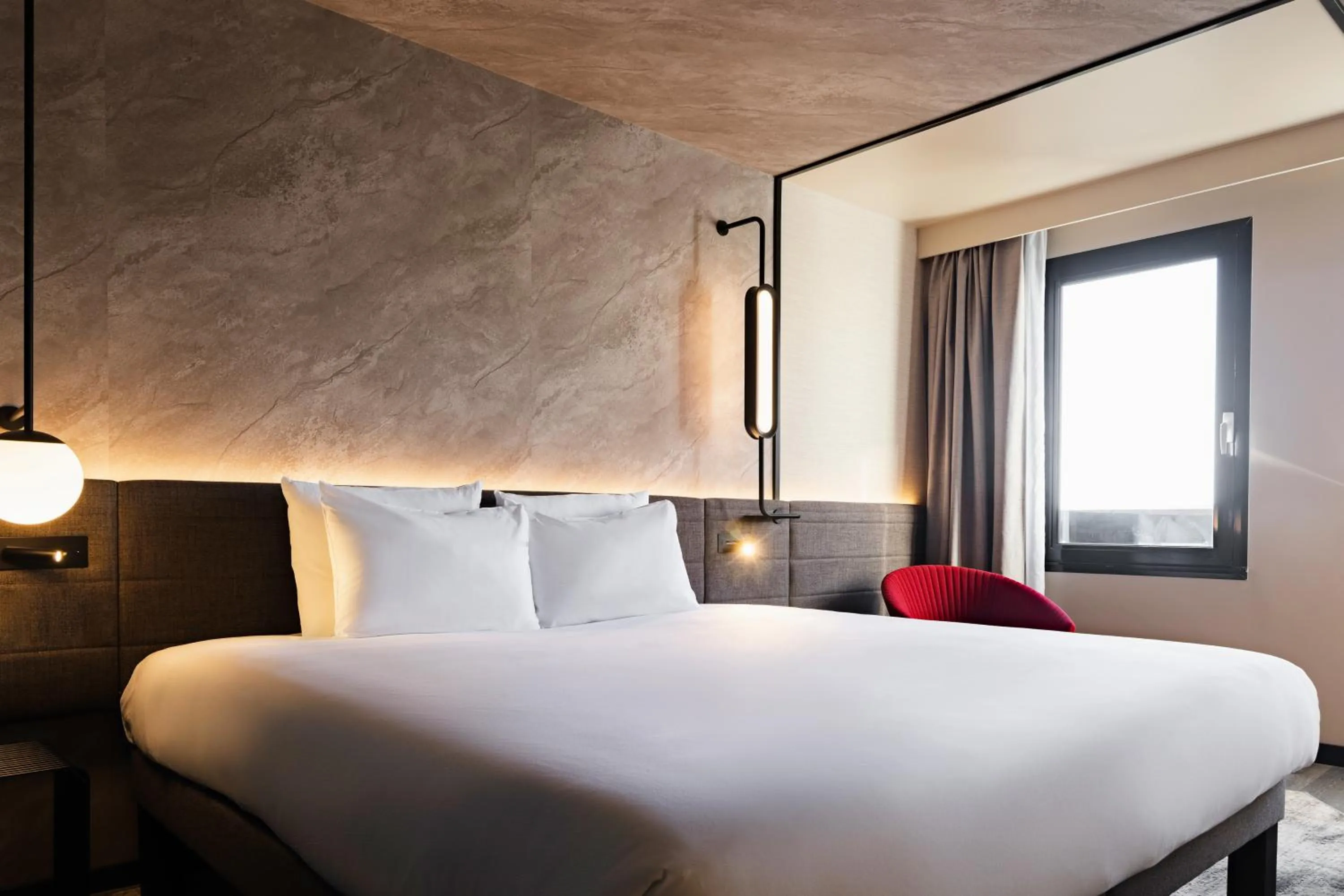 Bedroom, Bed in Novotel Paris Suresnes Longchamp