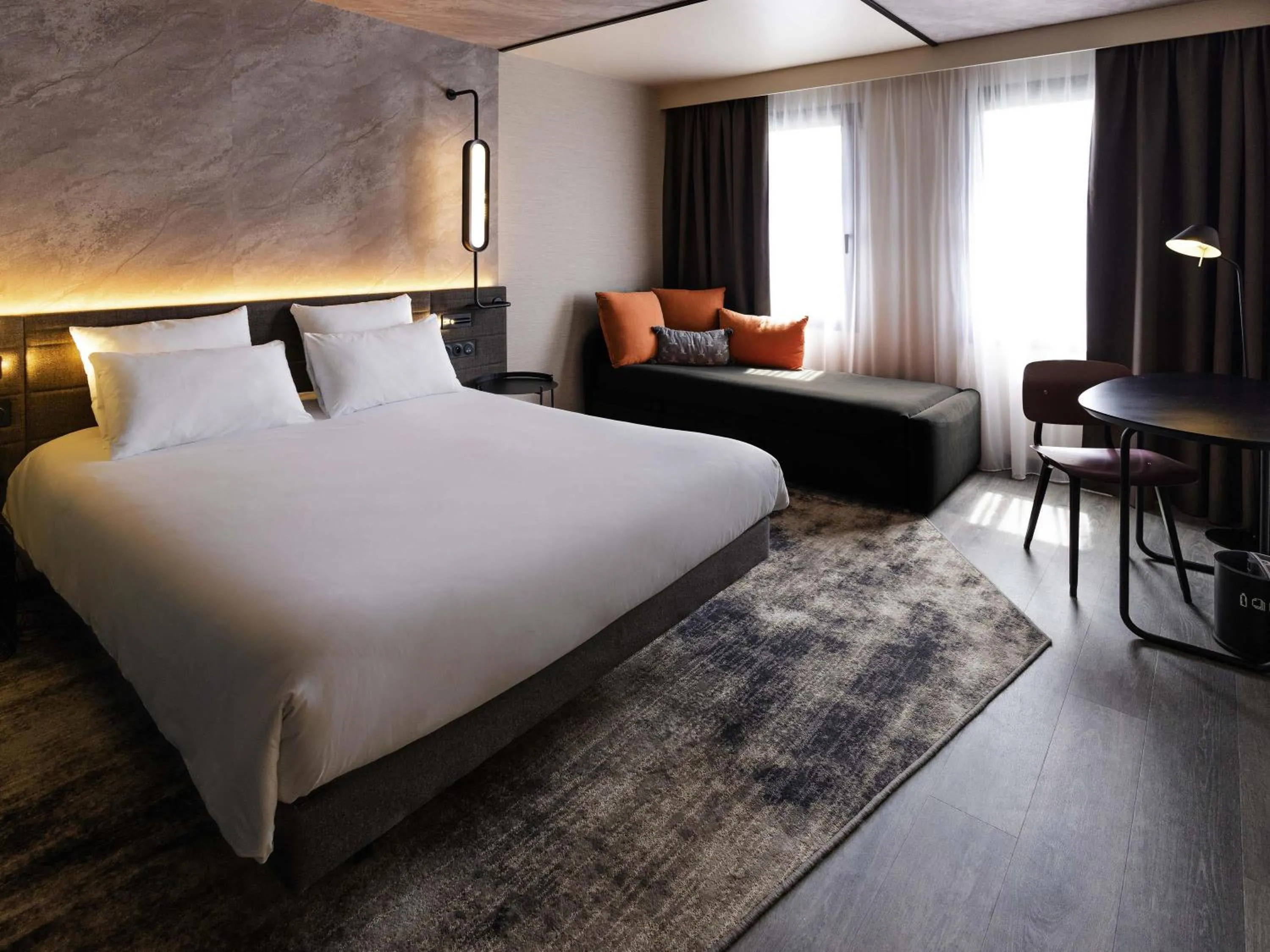 Bedroom, Bed in Novotel Paris Suresnes Longchamp