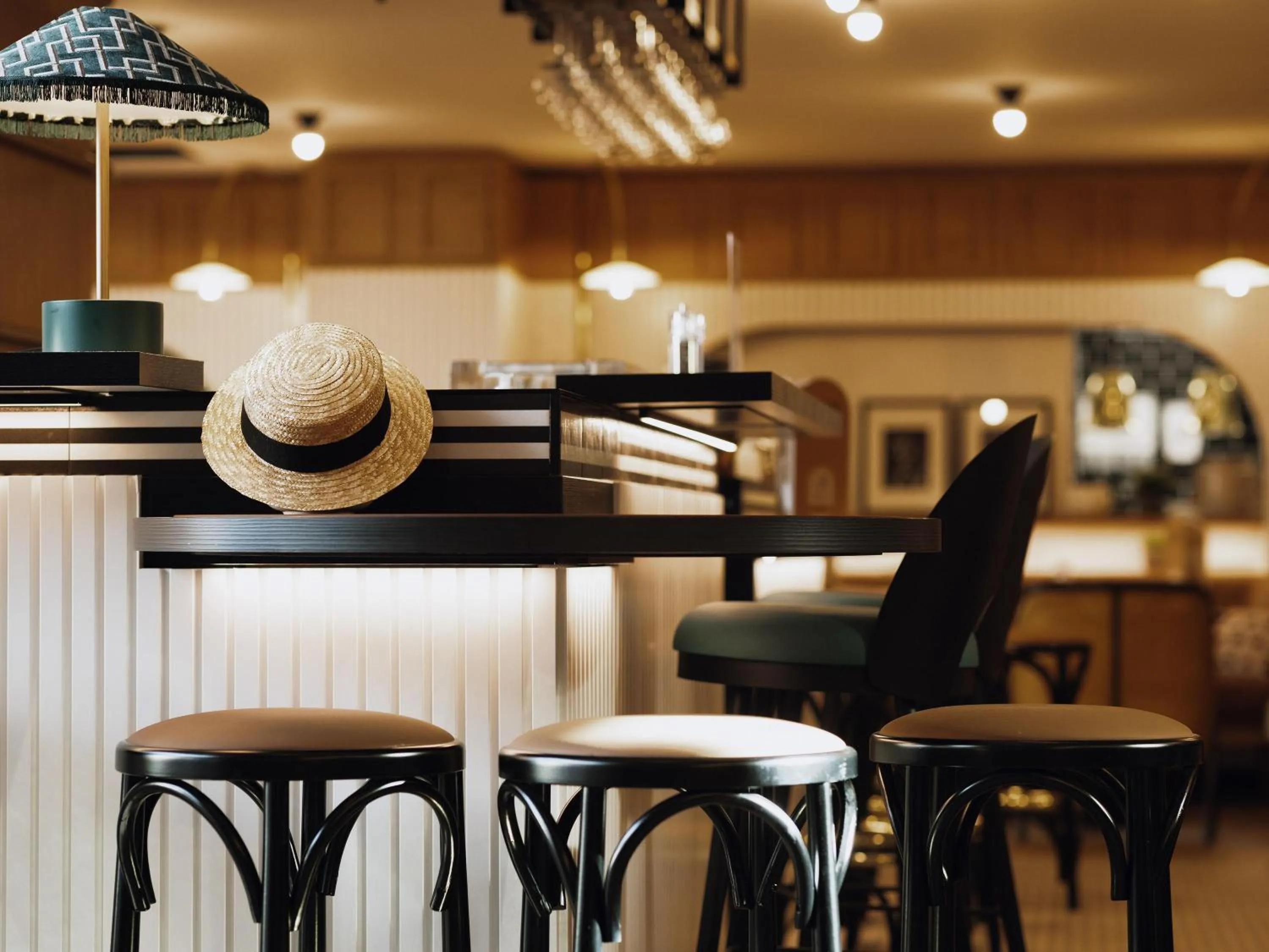 Lounge or bar in Novotel Paris Suresnes Longchamp