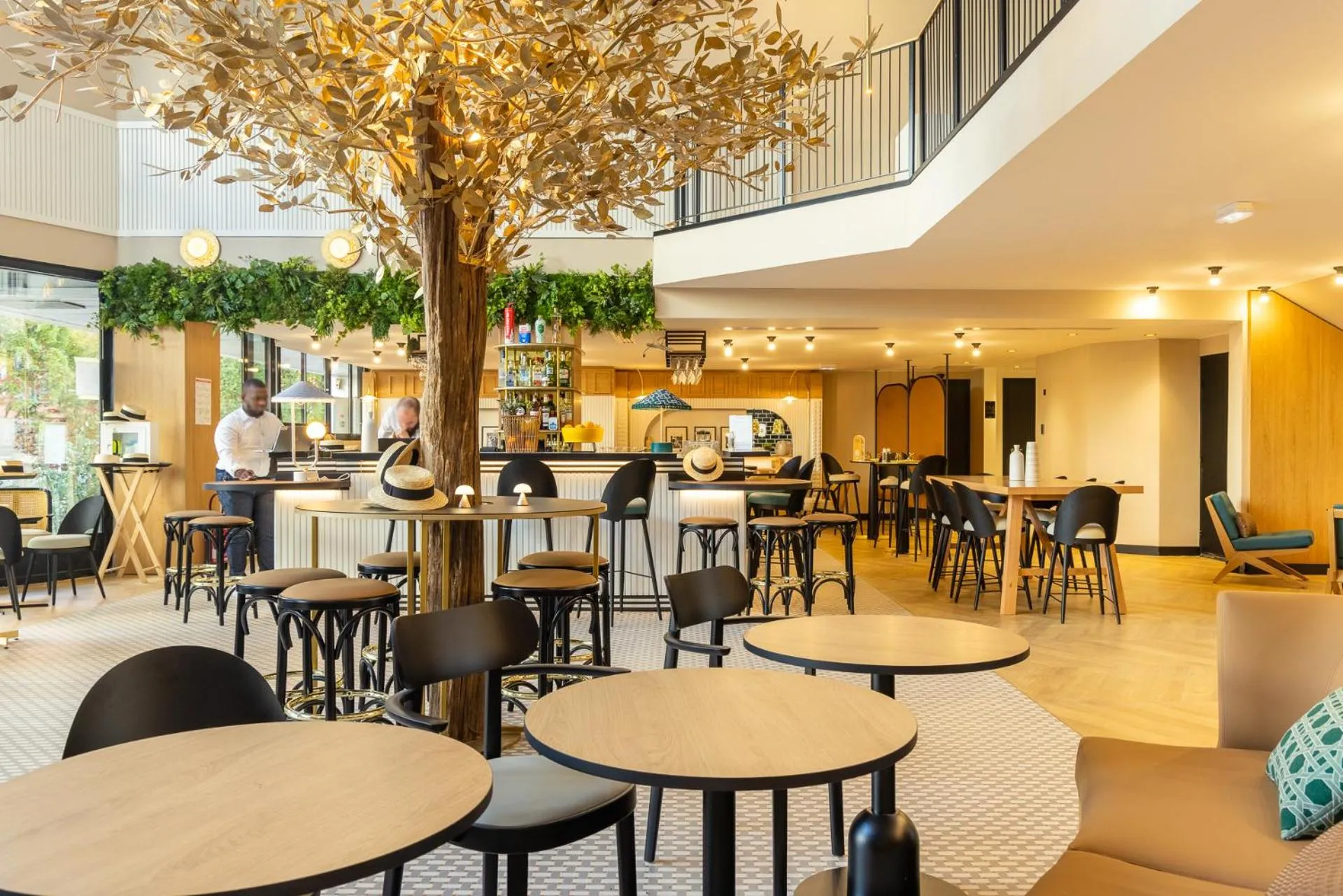 Lobby or reception in Novotel Paris Suresnes Longchamp