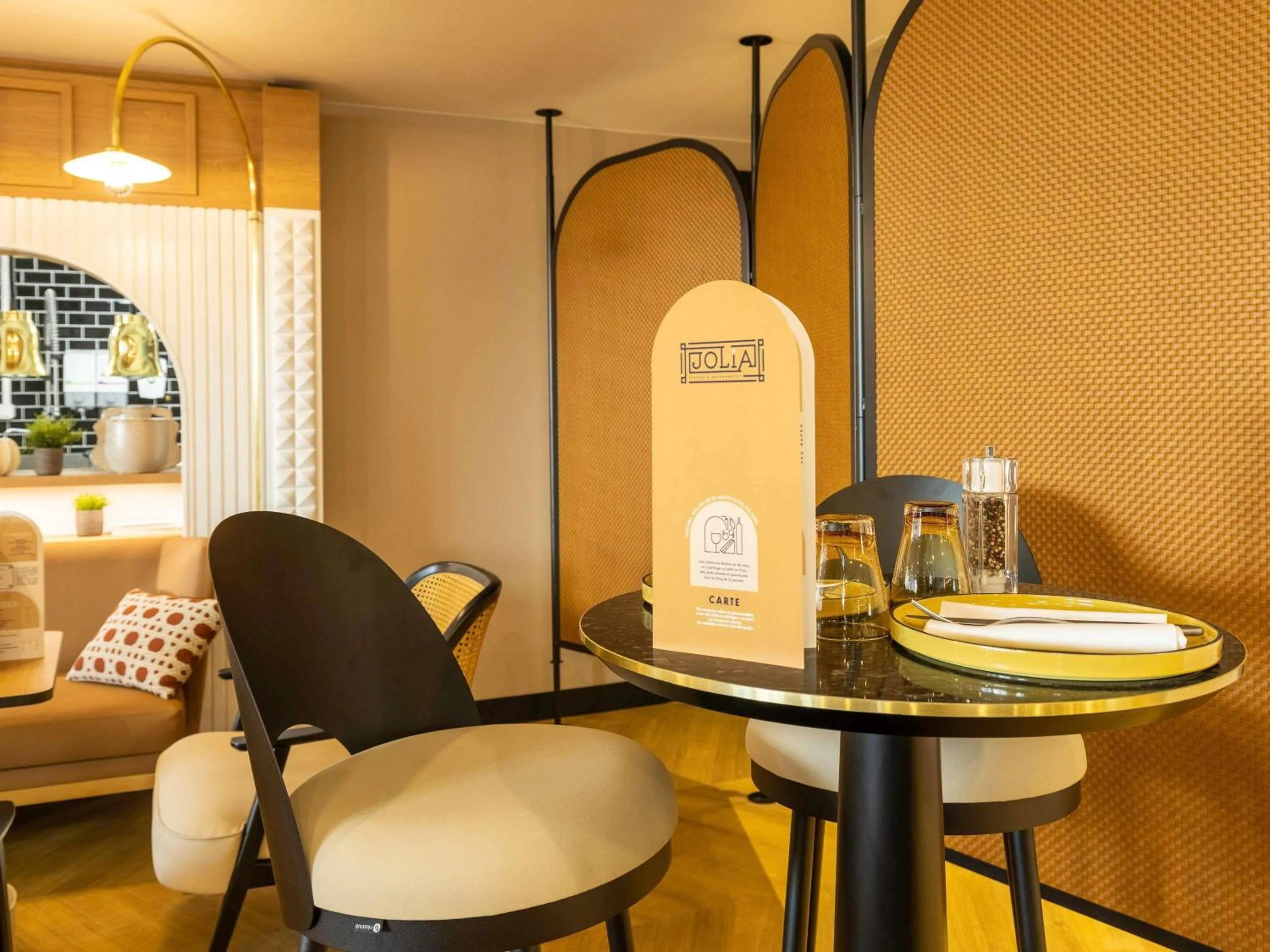 Property building in Novotel Paris Suresnes Longchamp