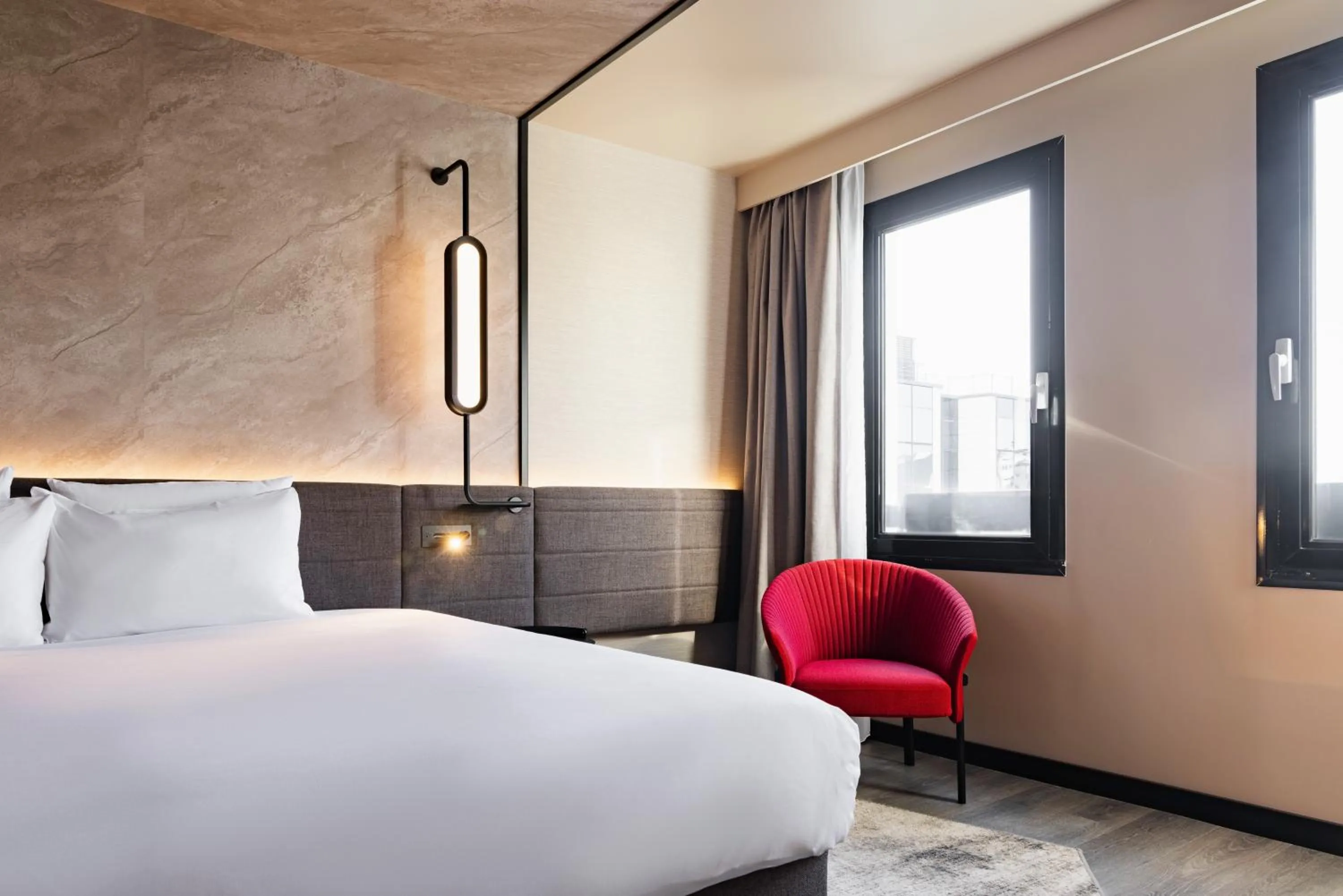 Bedroom, Bed in Novotel Paris Suresnes Longchamp