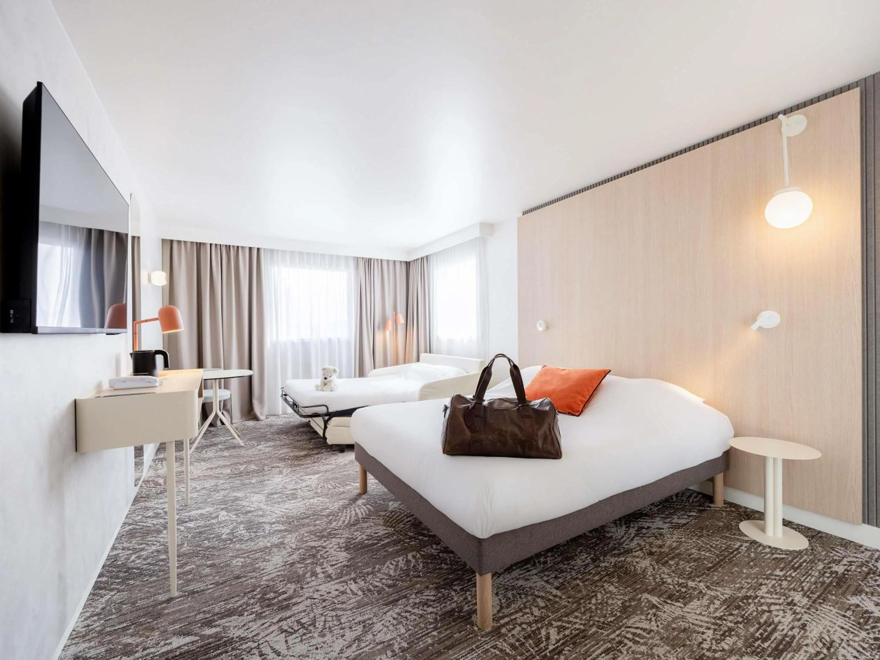 Bedroom, Bed in Novotel Paris 13 Porte d'Italie