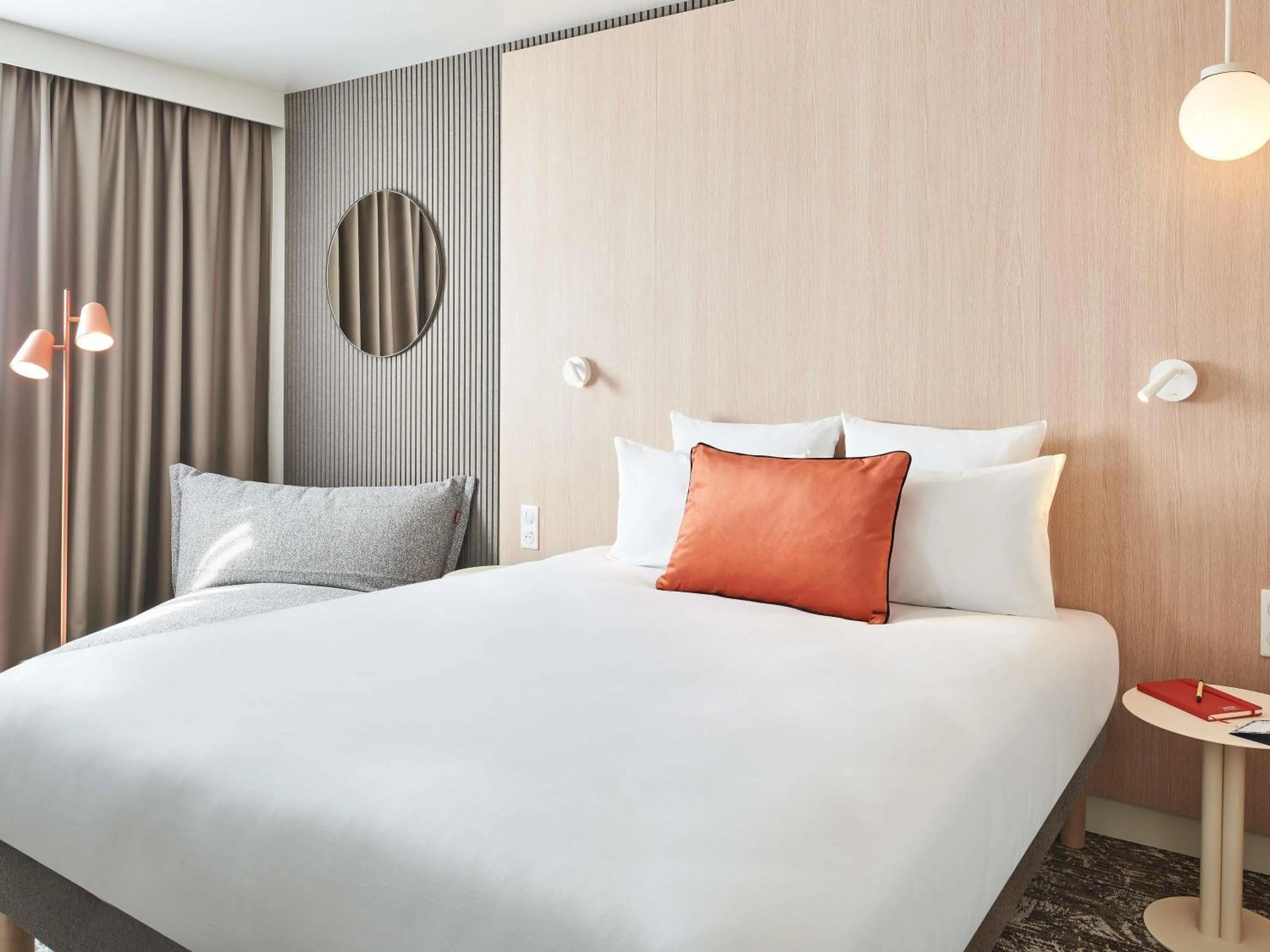 Bedroom, Bed in Novotel Paris 13 Porte d'Italie