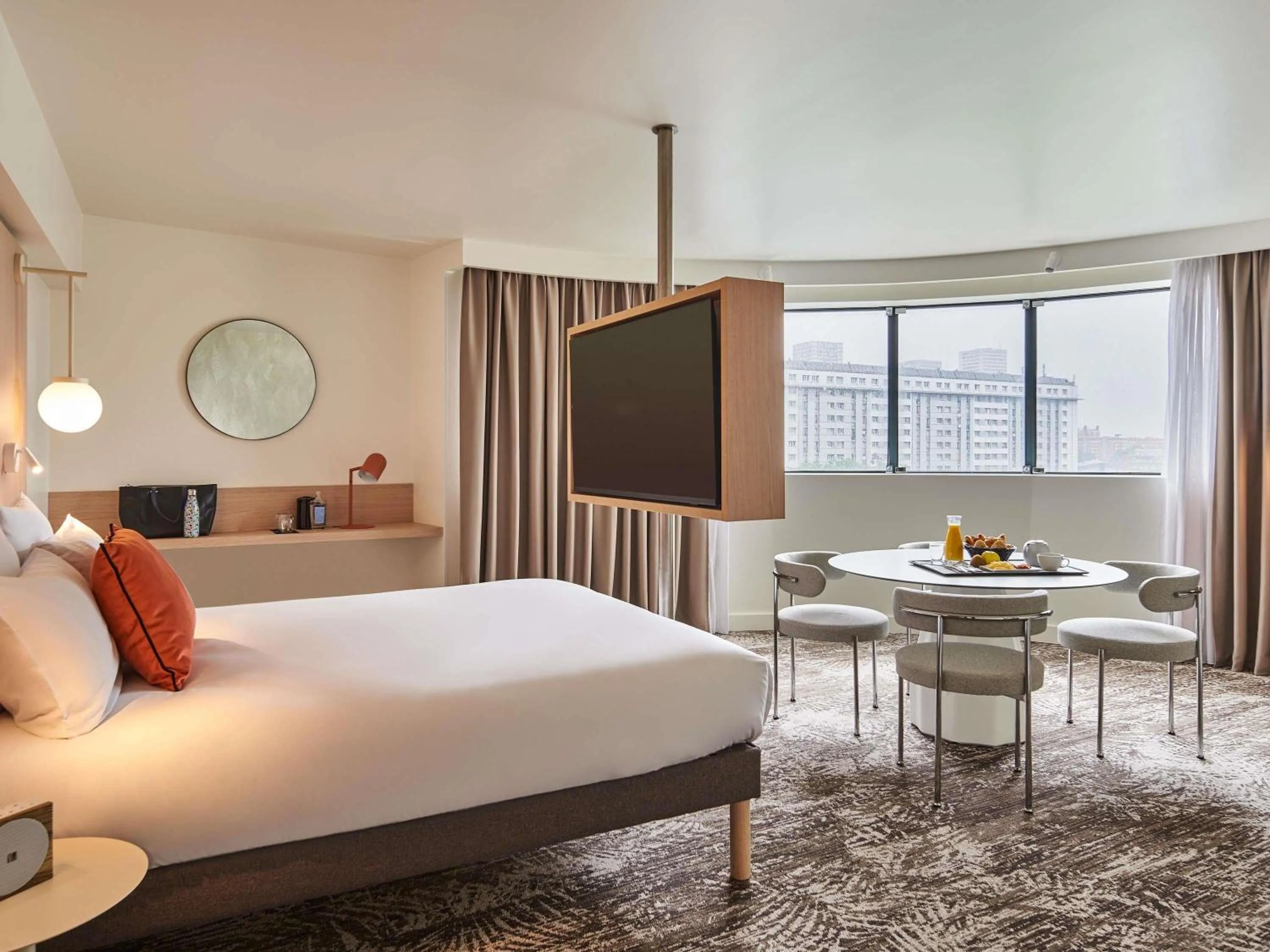 Bedroom, Bed in Novotel Paris 13 Porte d'Italie