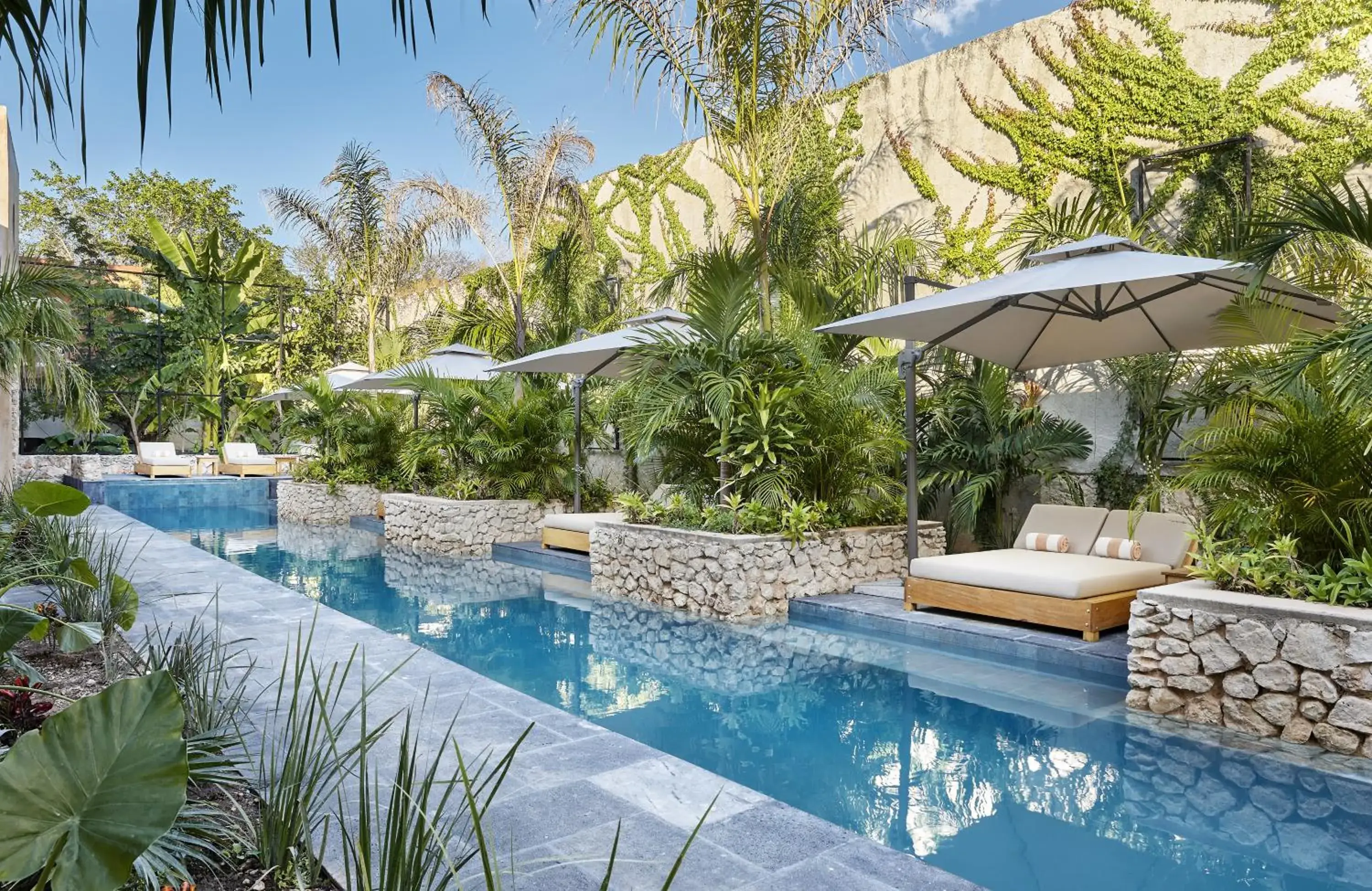 Swimming pool in Ontico Urban Design Hotel Swimming pool in Ontico Urban Design Hotel