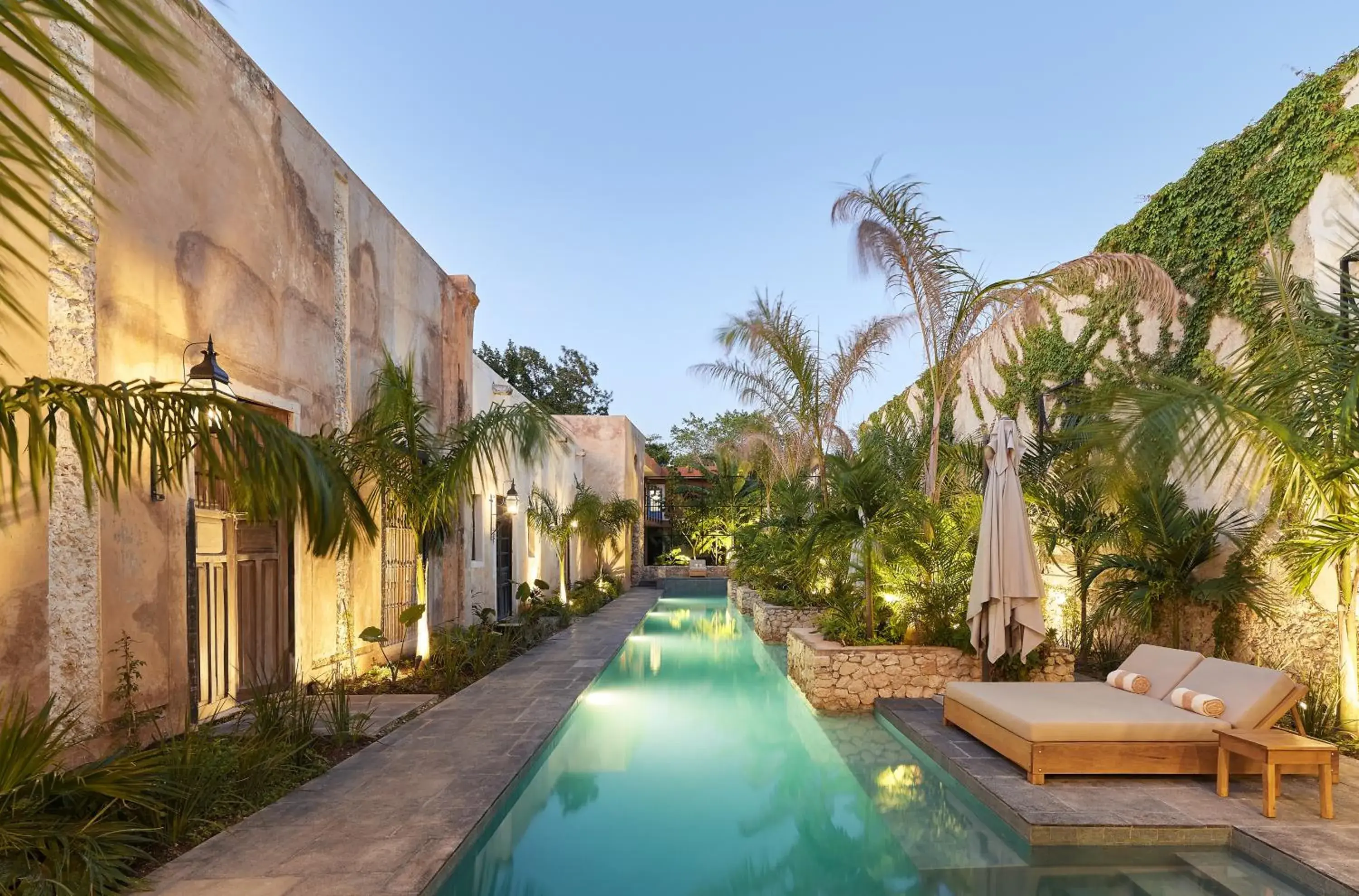 Swimming pool in Ontico Urban Design Hotel Swimming pool in Ontico Urban Design Hotel