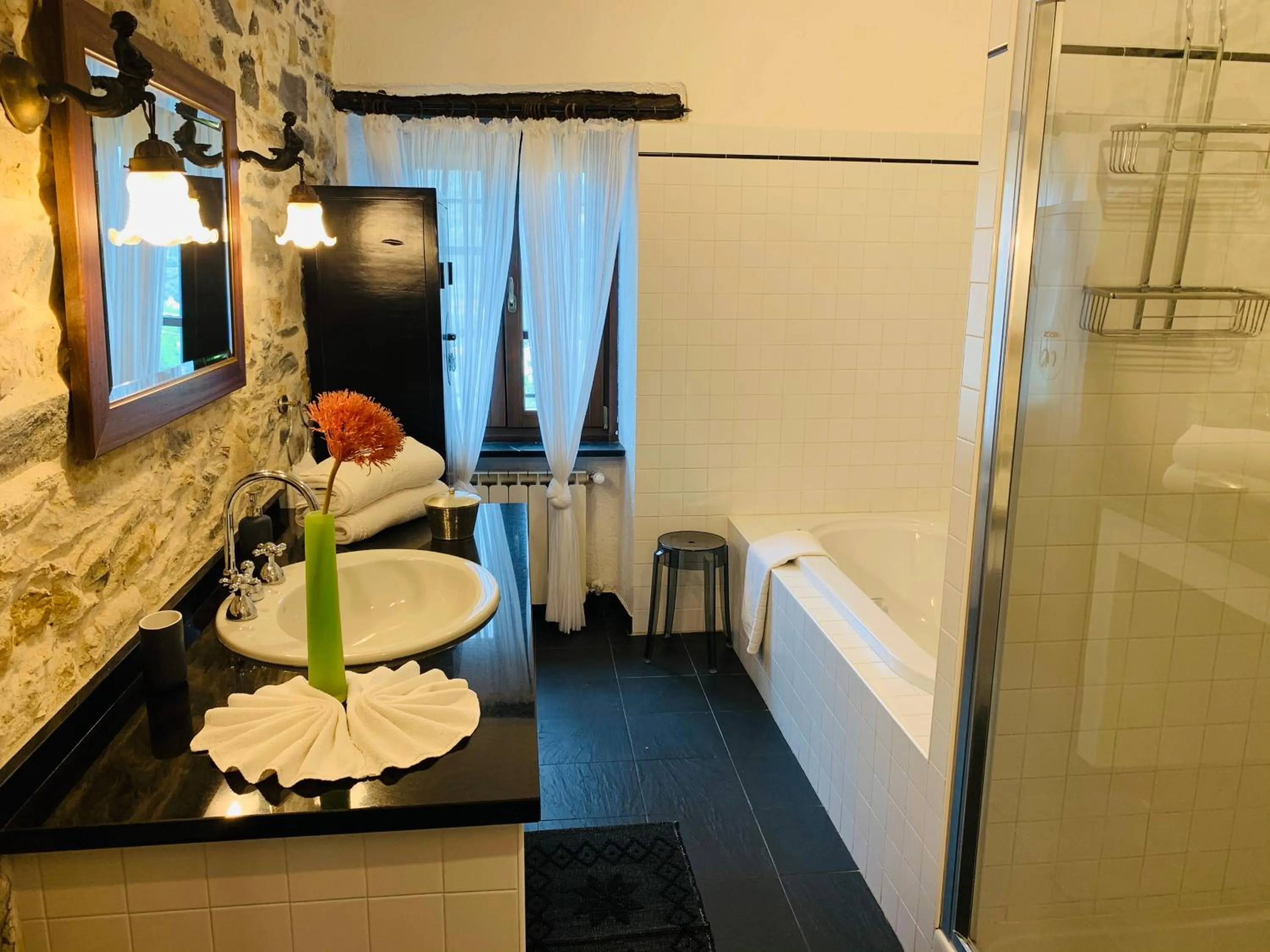 Bathroom in Borgata Cantone Country House B&B