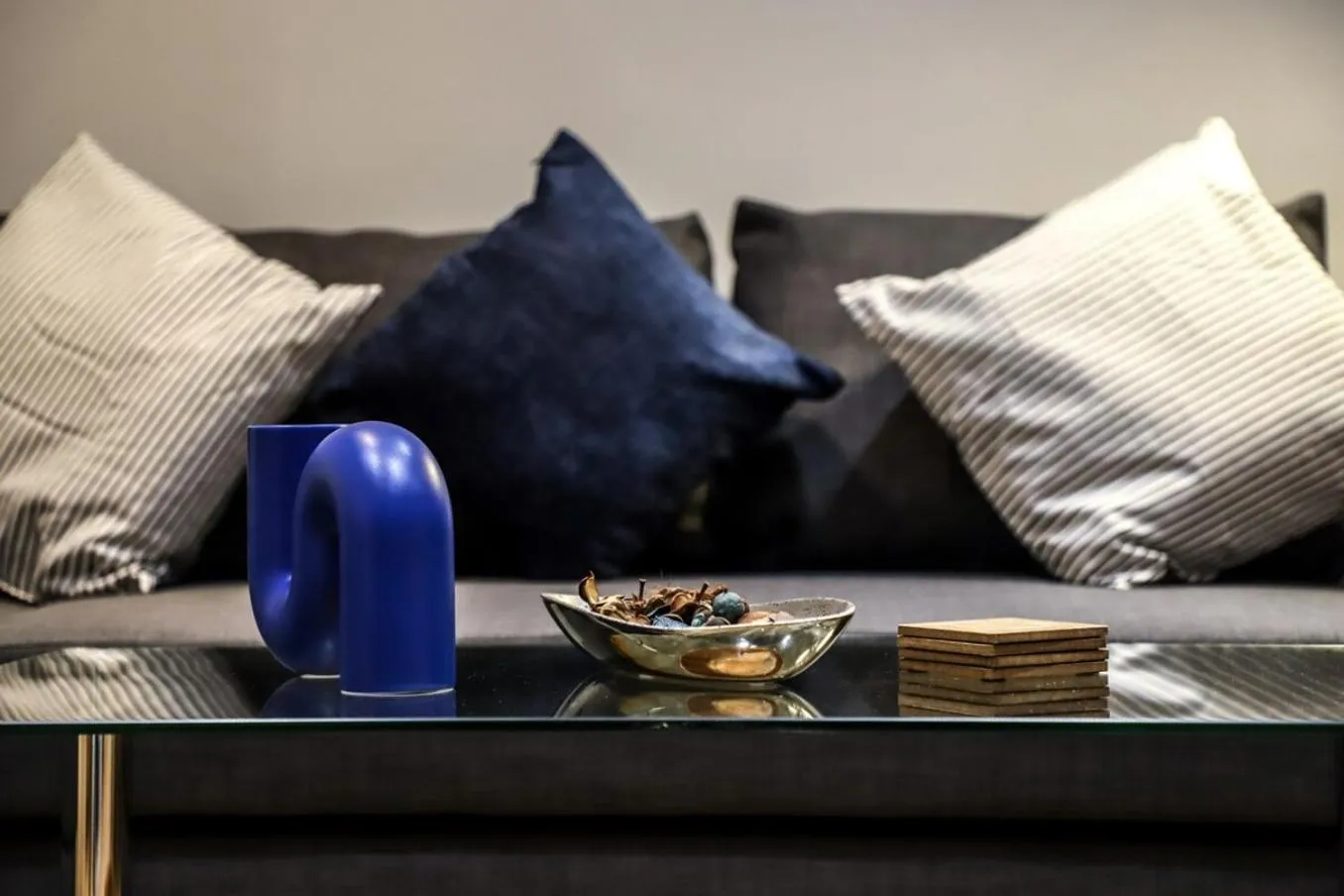 New- Modern 2br Apt Wifi Sleep5 City Centre