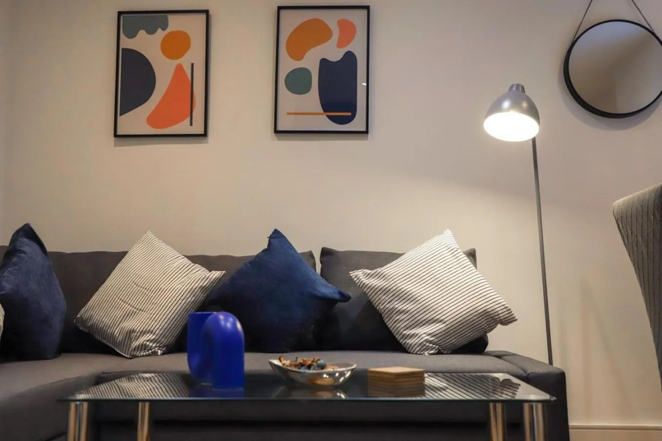 New- Modern 2br Apt Wifi Sleep5 City Centre