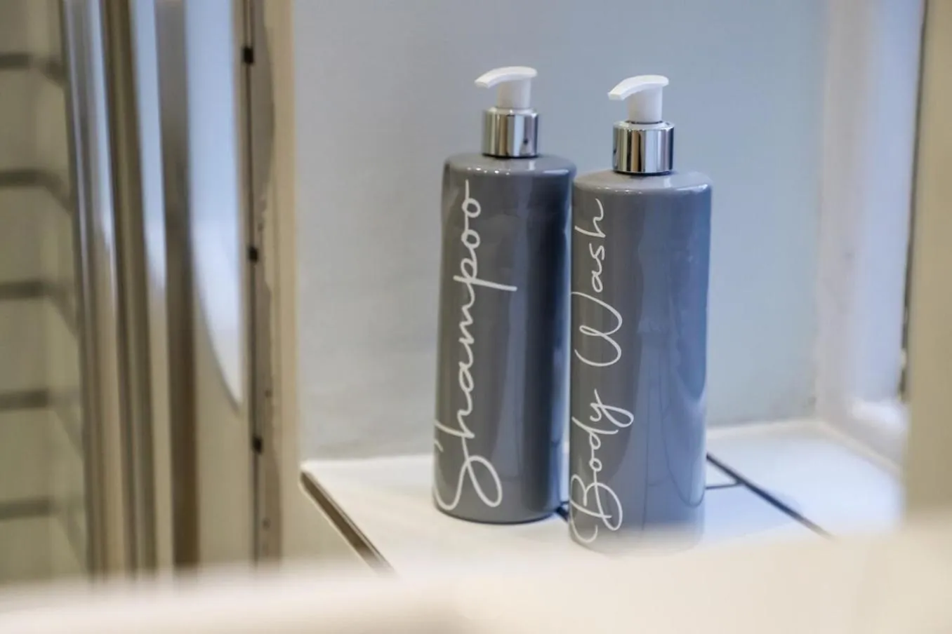 New- Modern 2br Apt Wifi Sleep5 City Centre