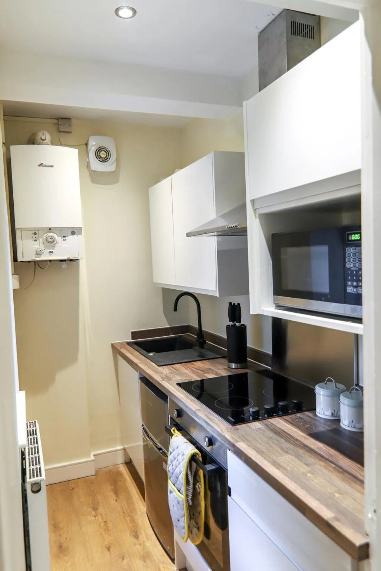 New- Modern 2br Apt Wifi Sleep5 City Centre