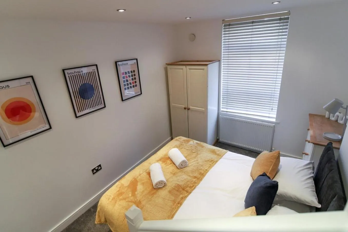 New- Modern 2br Apt Wifi Sleep5 City Centre