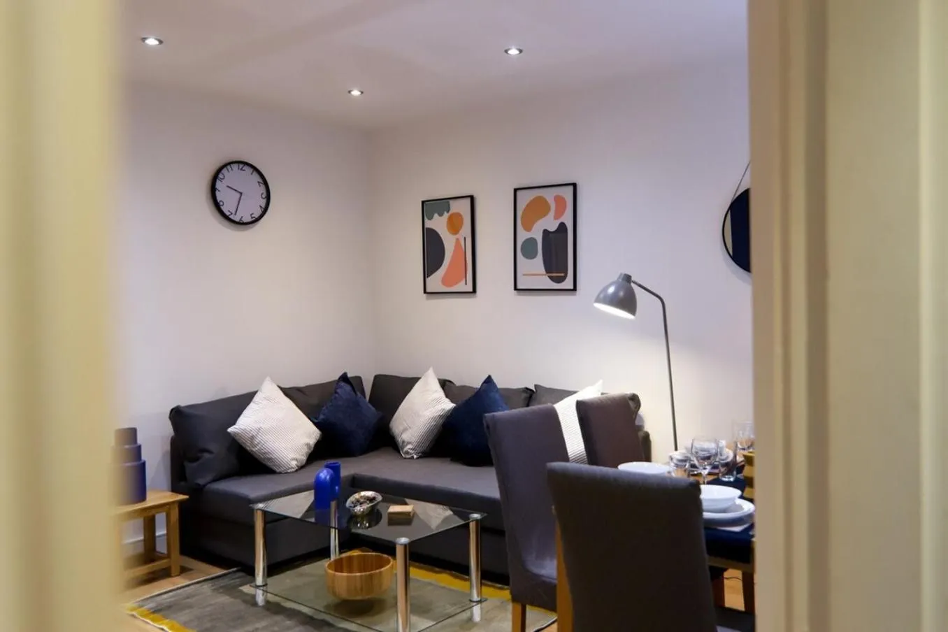 New- Modern 2br Apt Wifi Sleep5 City Centre