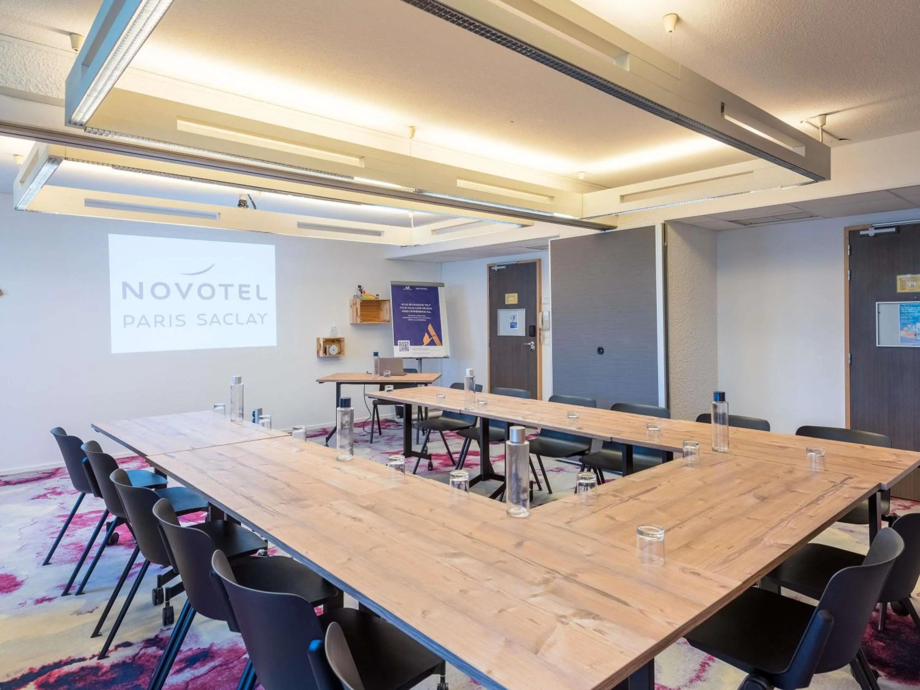 Meeting/conference room in Novotel Saclay