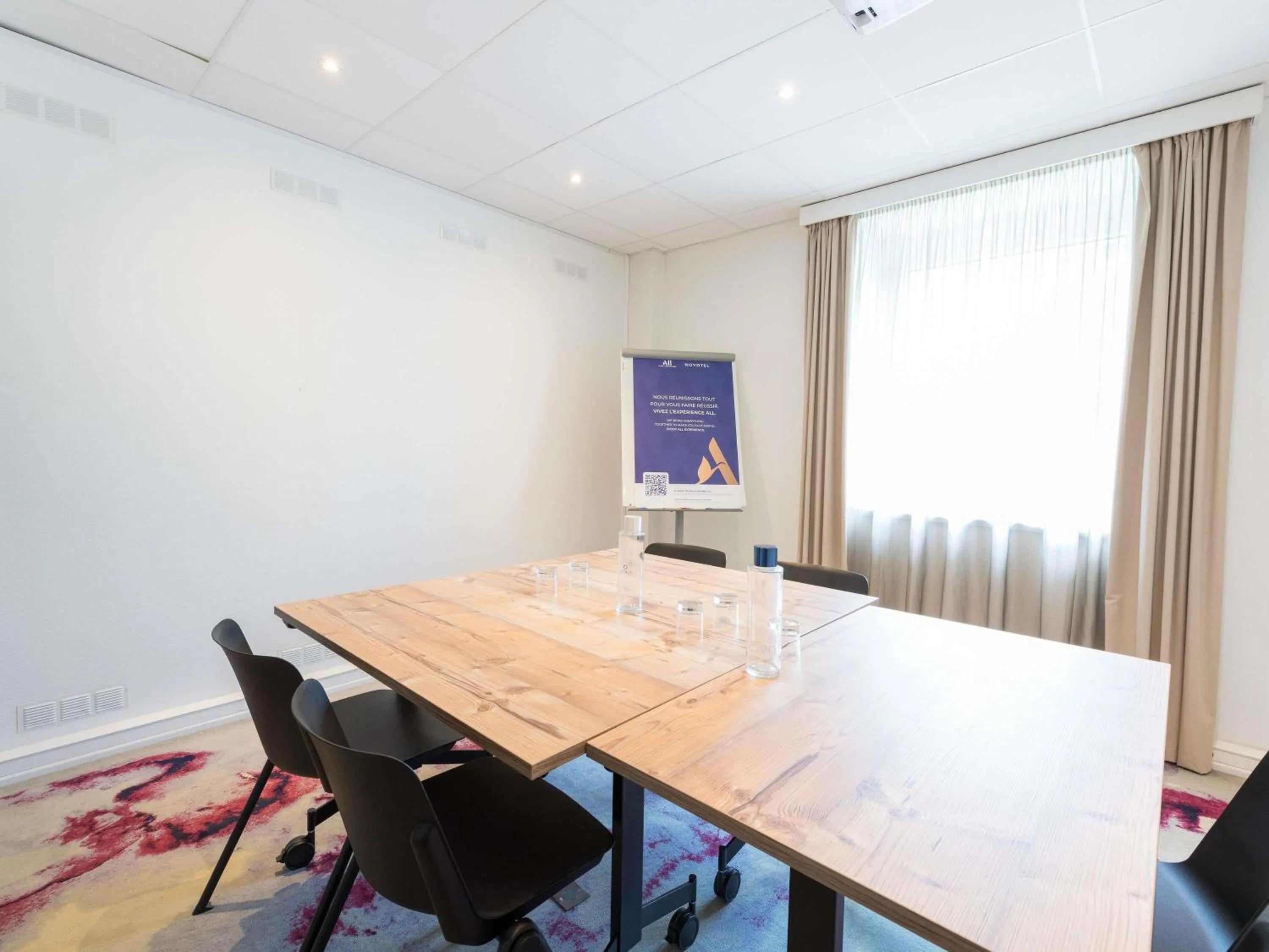 Meeting/conference room in Novotel Saclay