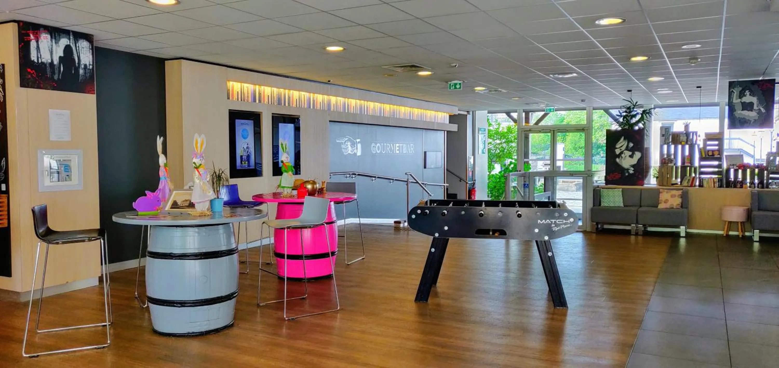Lobby or reception in Novotel Saclay