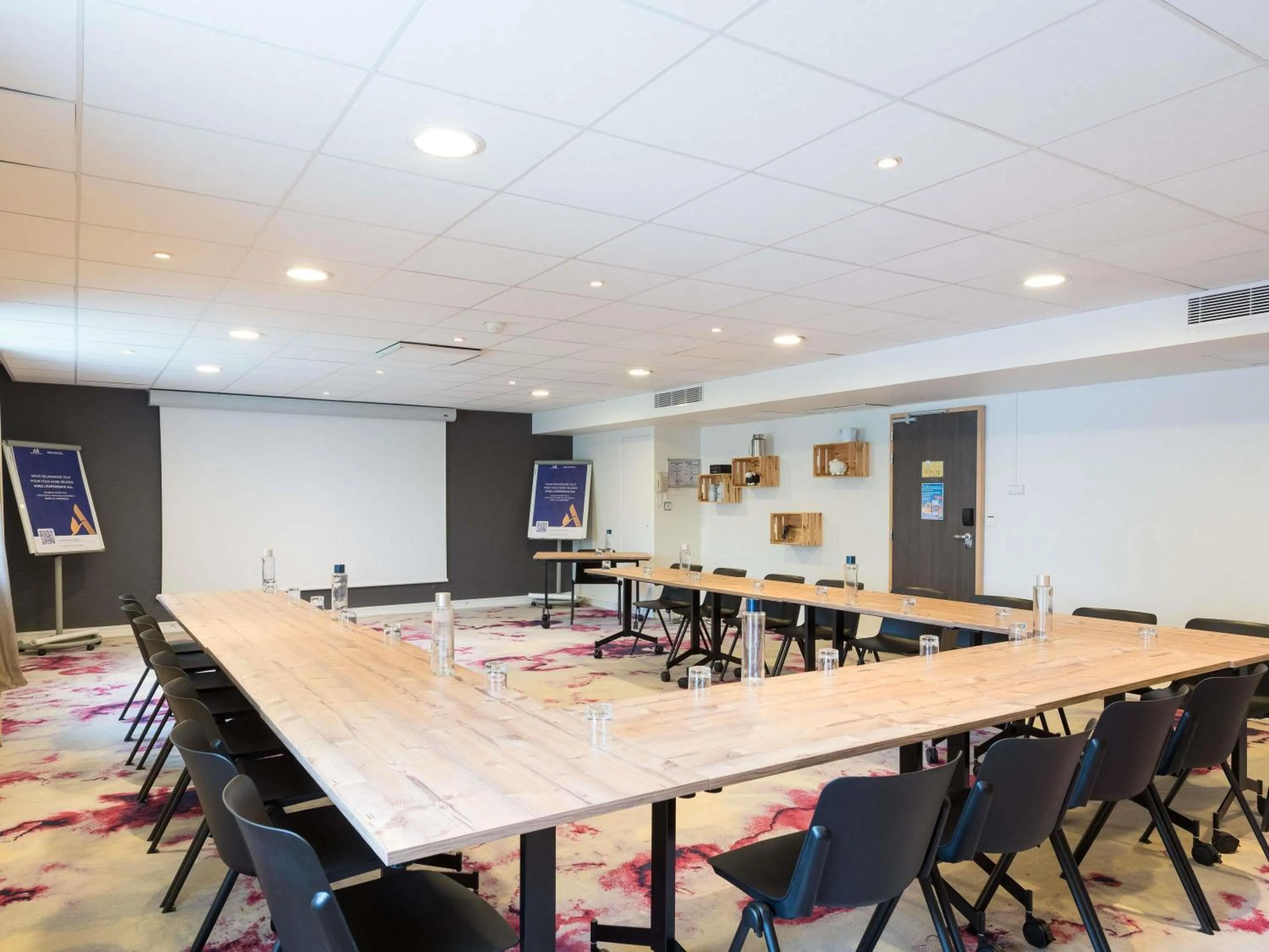 Meeting/conference room in Novotel Saclay