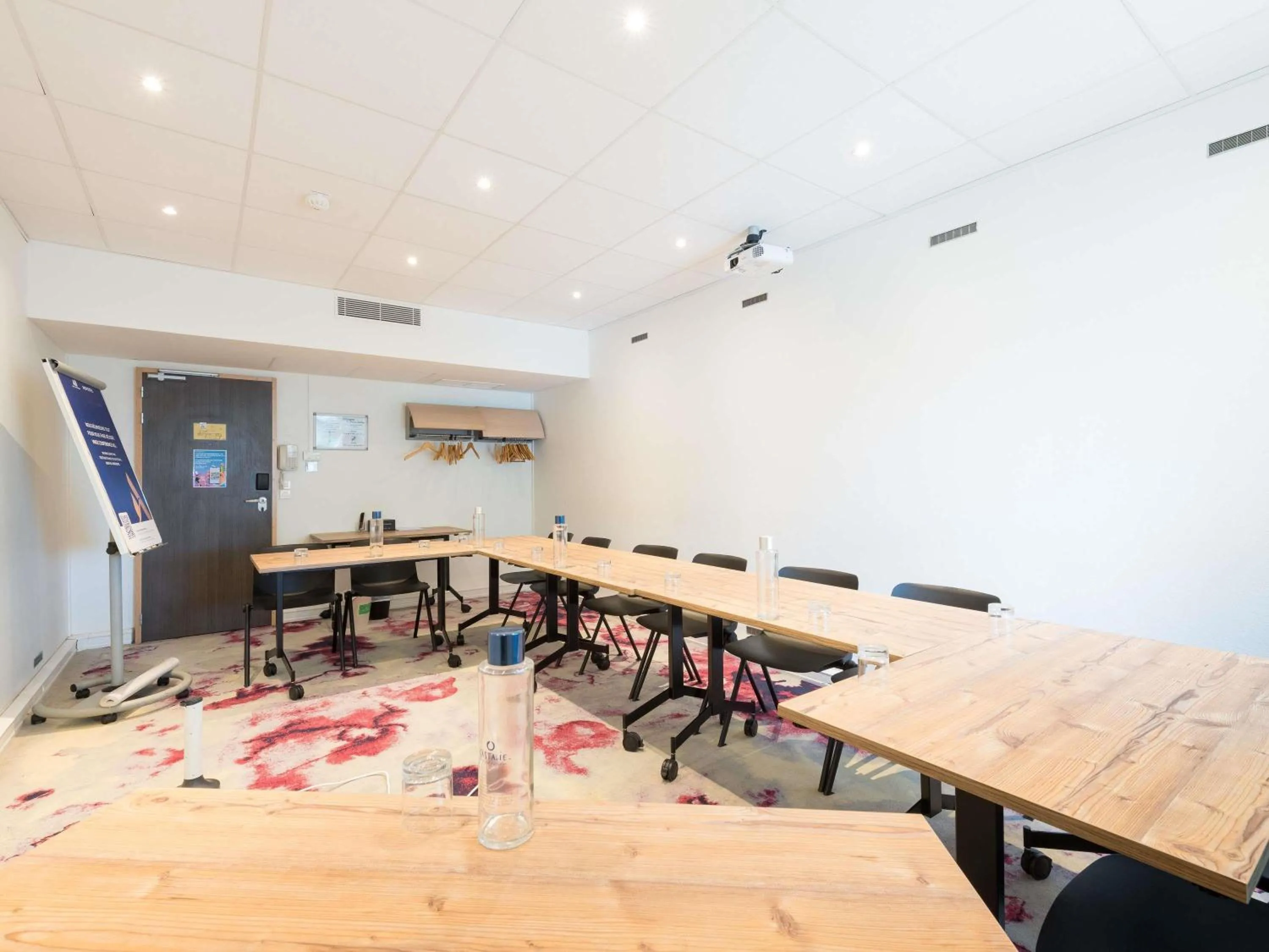 Meeting/conference room in Novotel Saclay