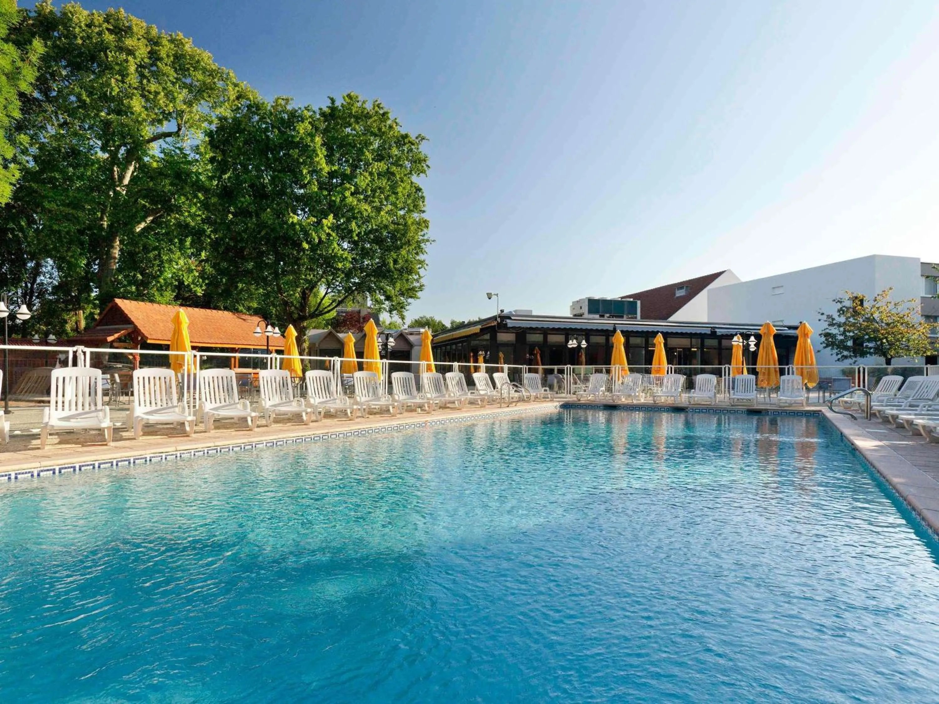 Property building in Novotel Saclay