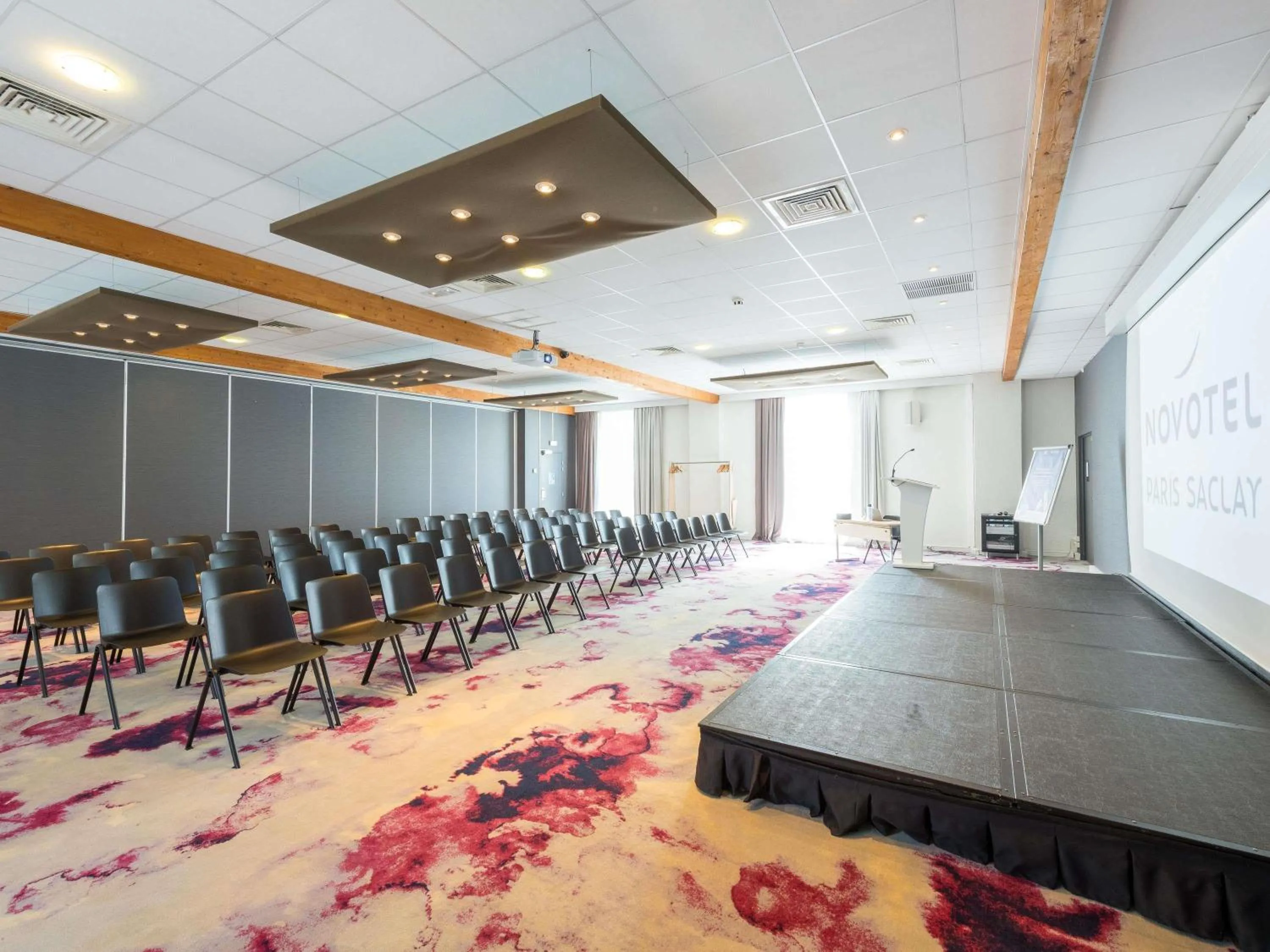 Meeting/conference room in Novotel Saclay