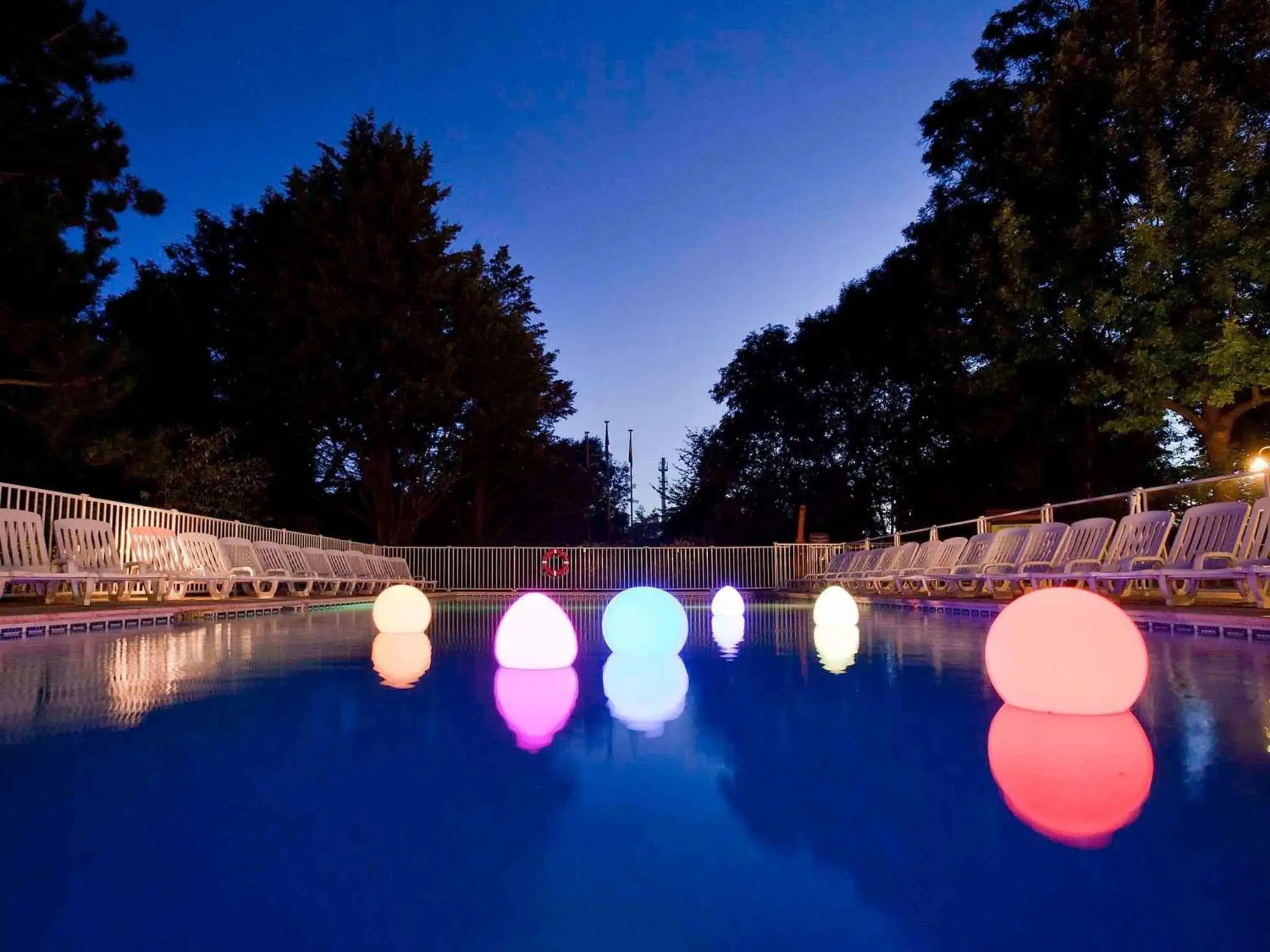 Pool view in Novotel Saclay Pool view in Novotel Saclay