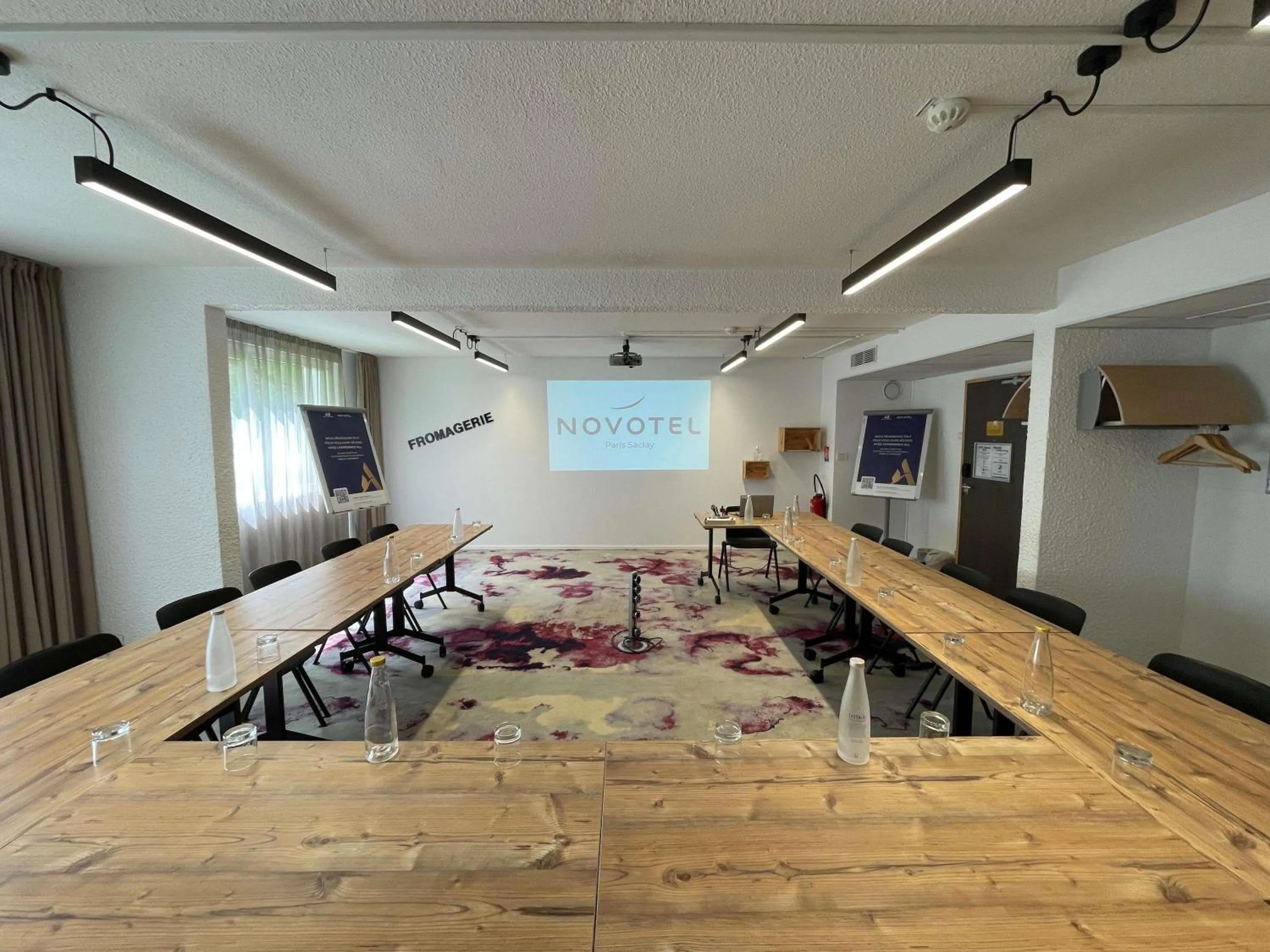 Meeting/conference room in Novotel Saclay