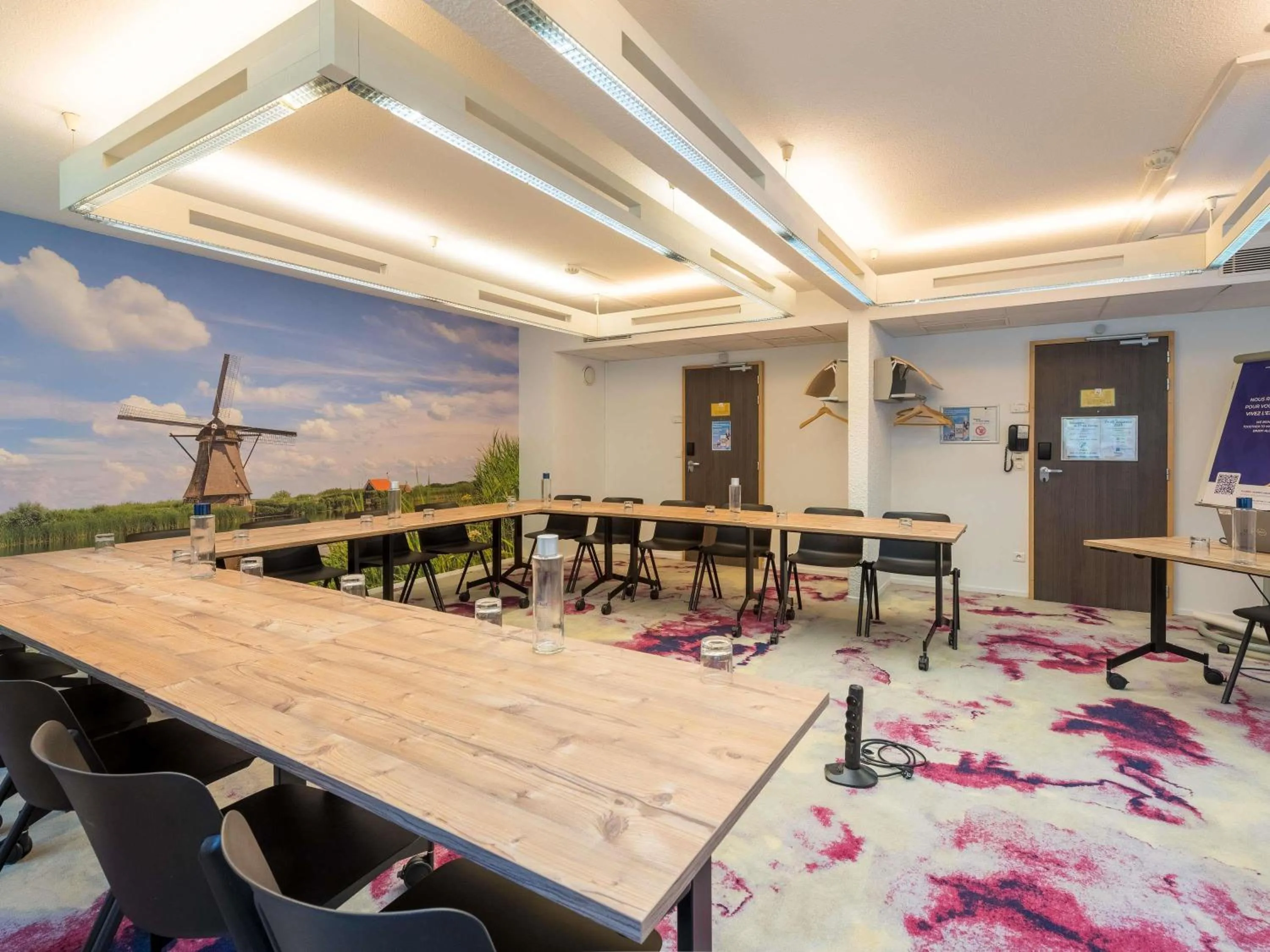 Meeting/conference room in Novotel Saclay