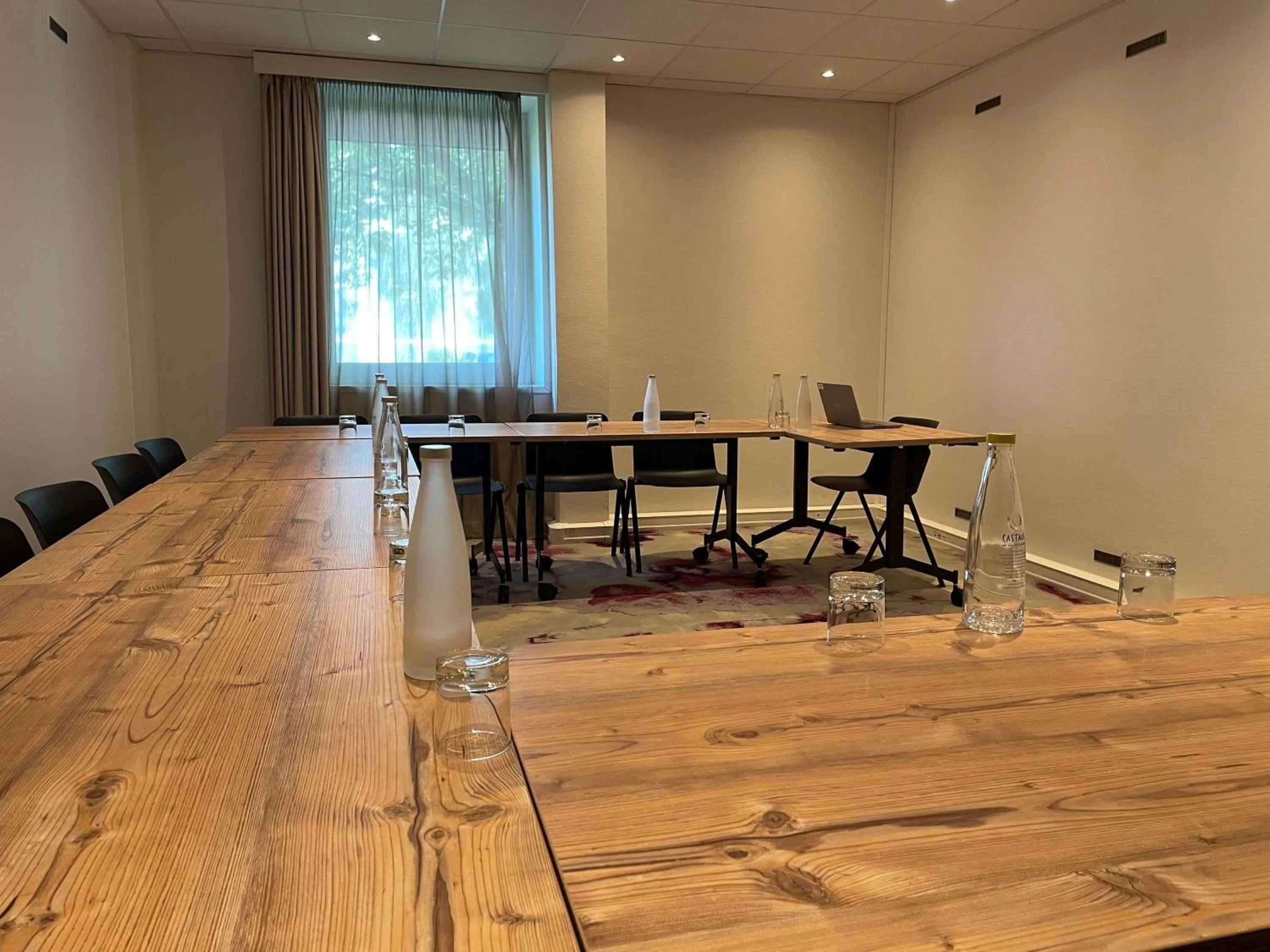 Meeting/conference room in Novotel Saclay