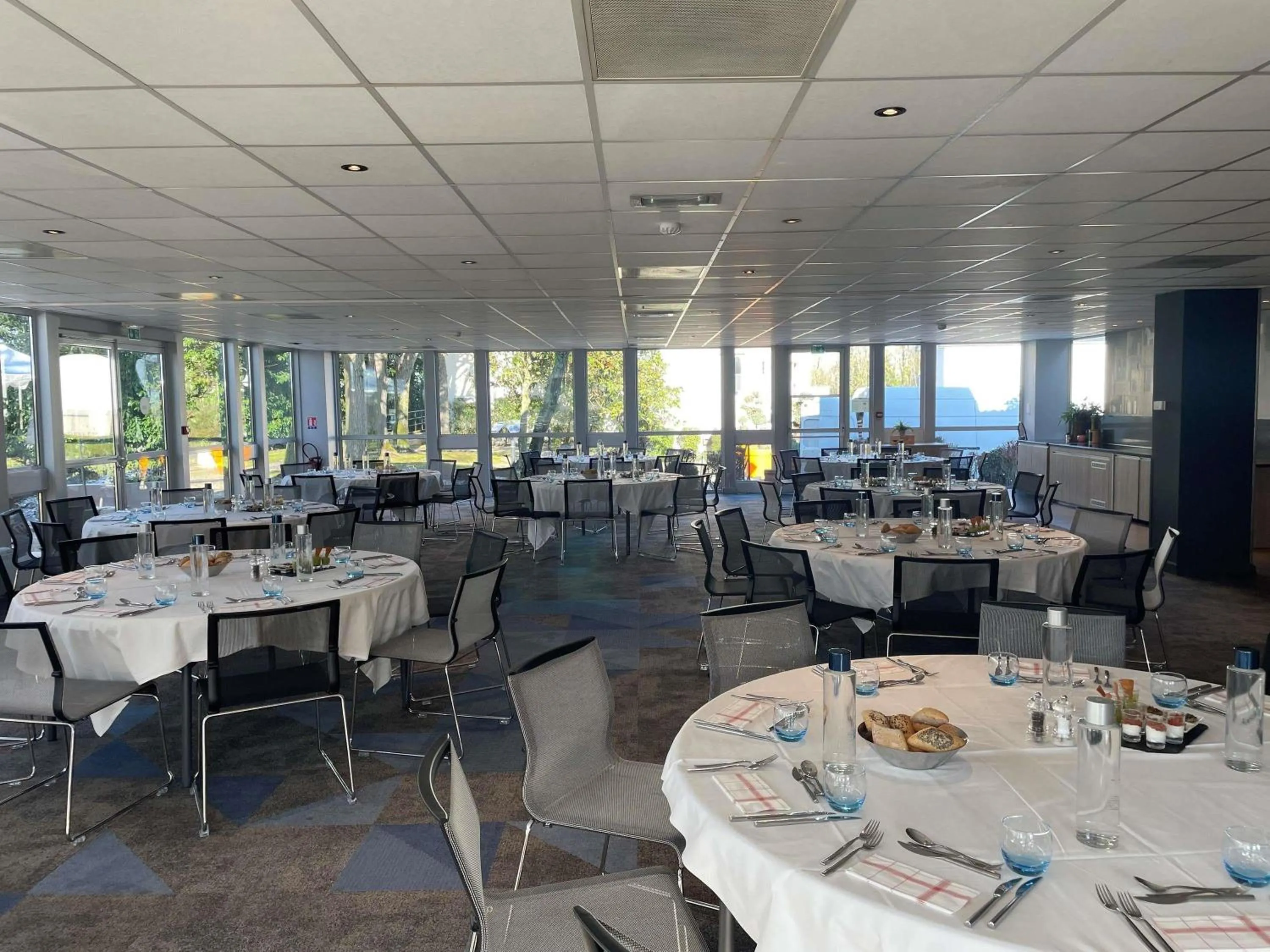 Meeting/conference room in Novotel Saclay