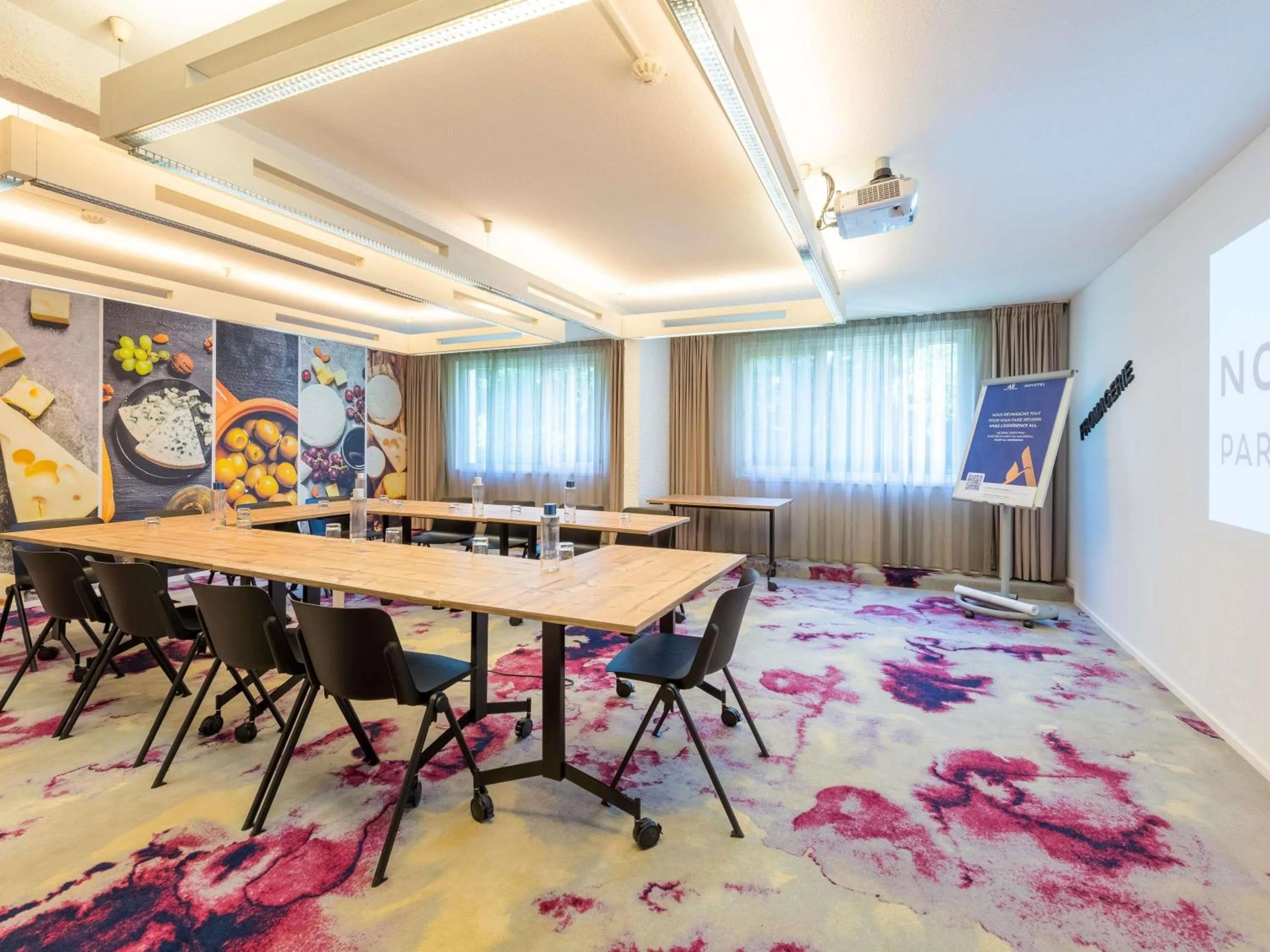 Meeting/conference room in Novotel Saclay